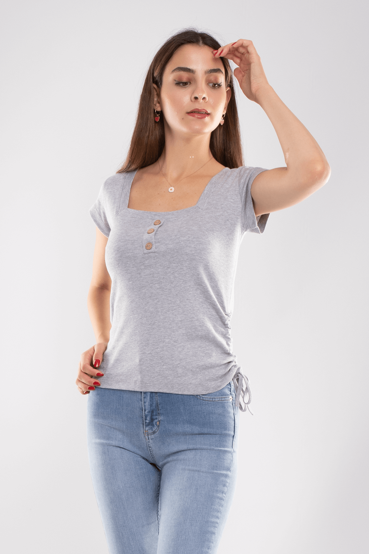 75667 Yanı Büzgü Detaylı Kare Yaka Kadın Tshirt