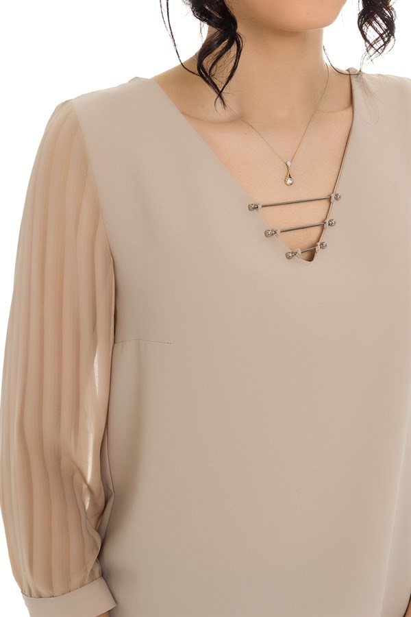 80892 Yaka Metalli Detaylı Bluz