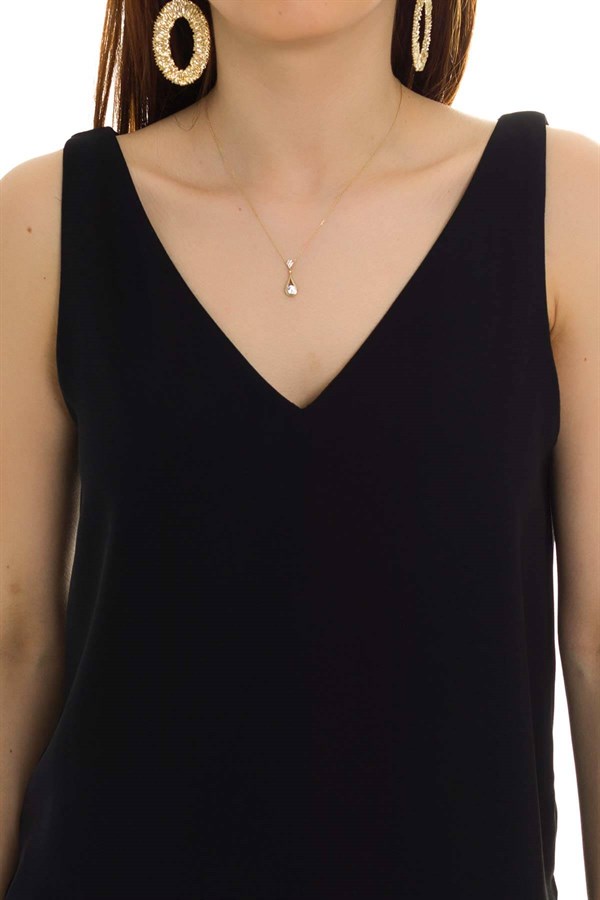 81235 V Yaka Askılı Astarlı Krep Bluz