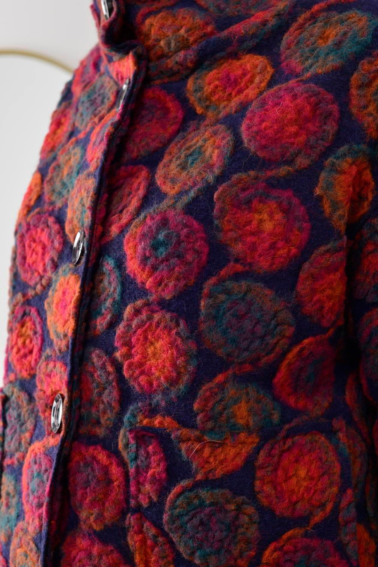 08023 Spiral Desen Düğmeli Kısa Keçe Mont