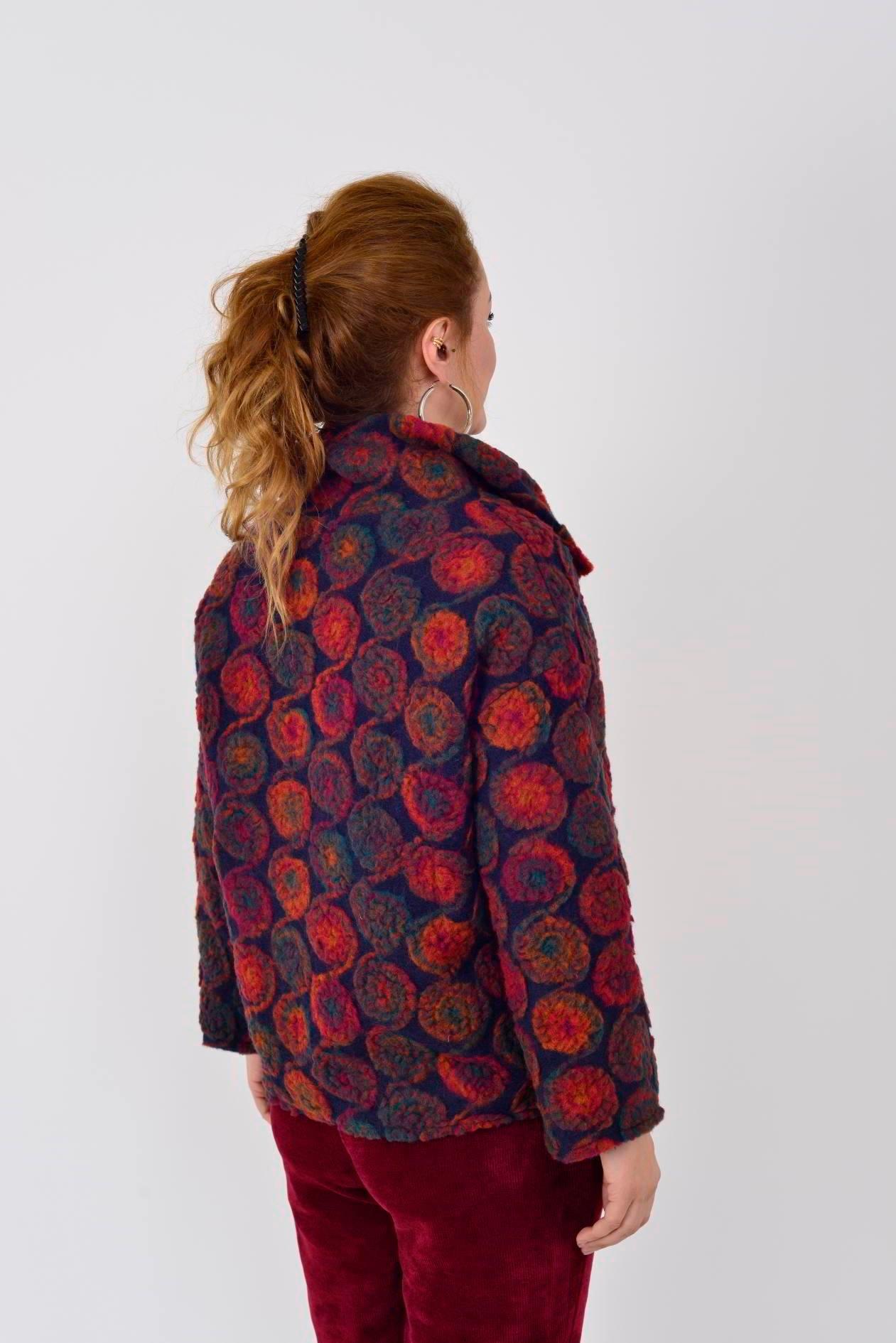 08023 Spiral Desen Düğmeli Kısa Keçe Mont