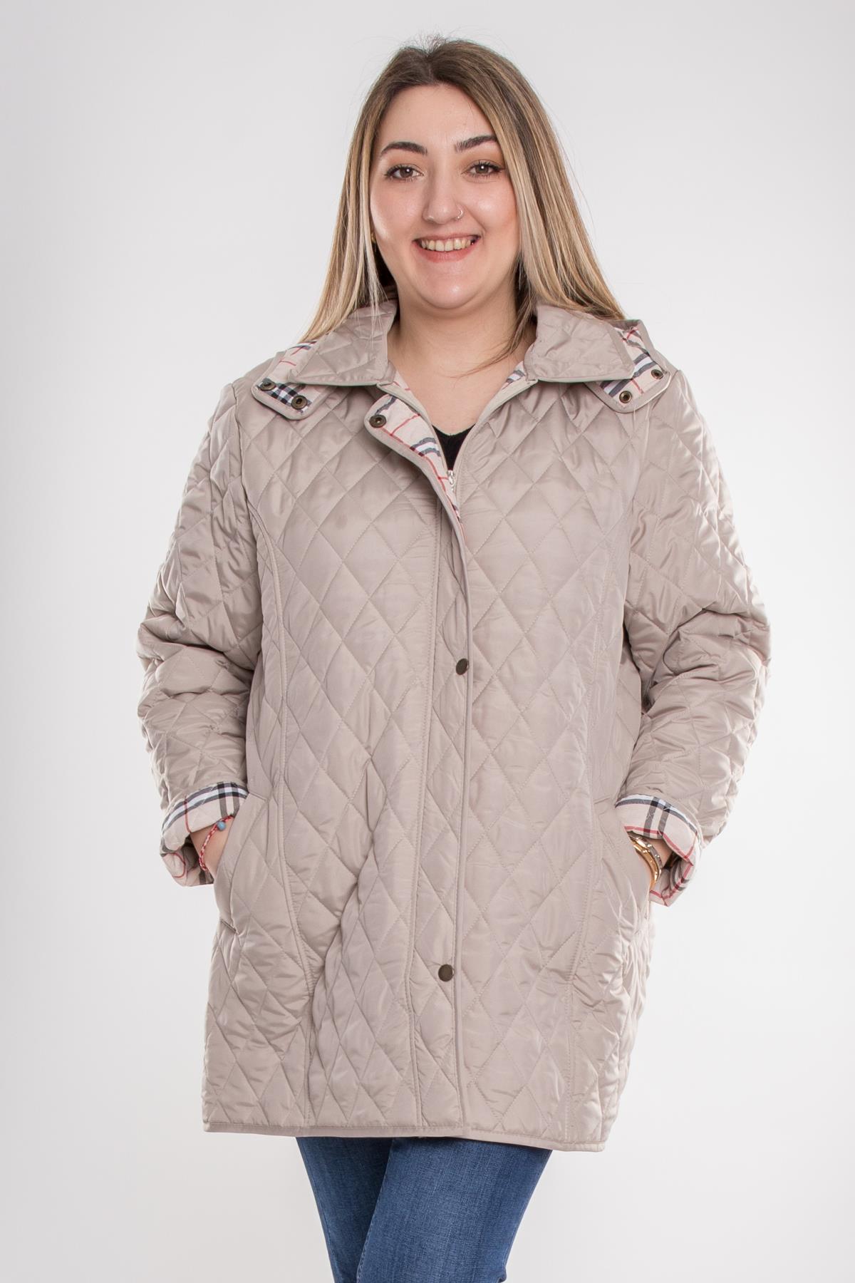 1004 Büyük Beden Kapitone Cep Fermuarlı Beli Bağcıklı Kapüşonlu Kadın Trençkot