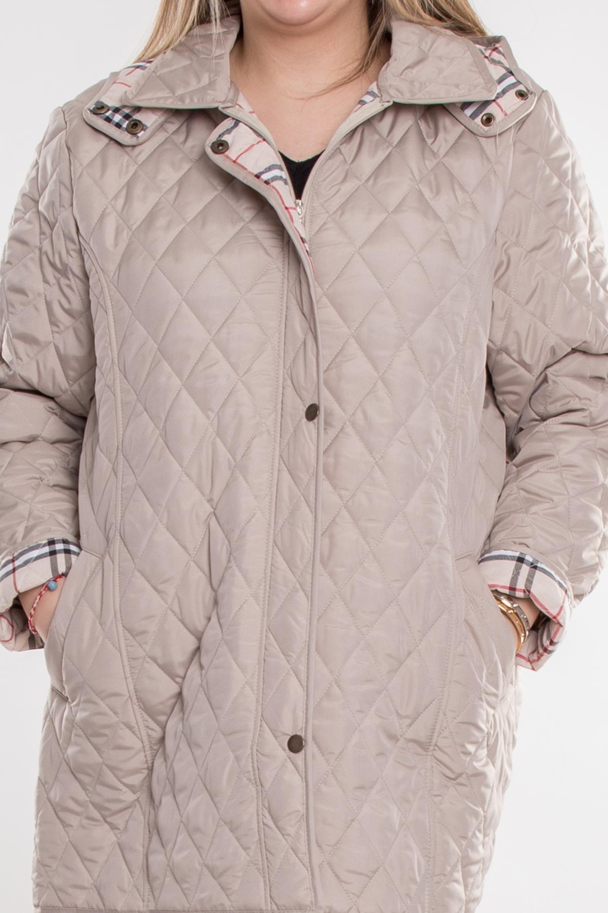 1004 Büyük Beden Kapitone Cep Fermuarlı Beli Bağcıklı Kapüşonlu Kadın Trençkot