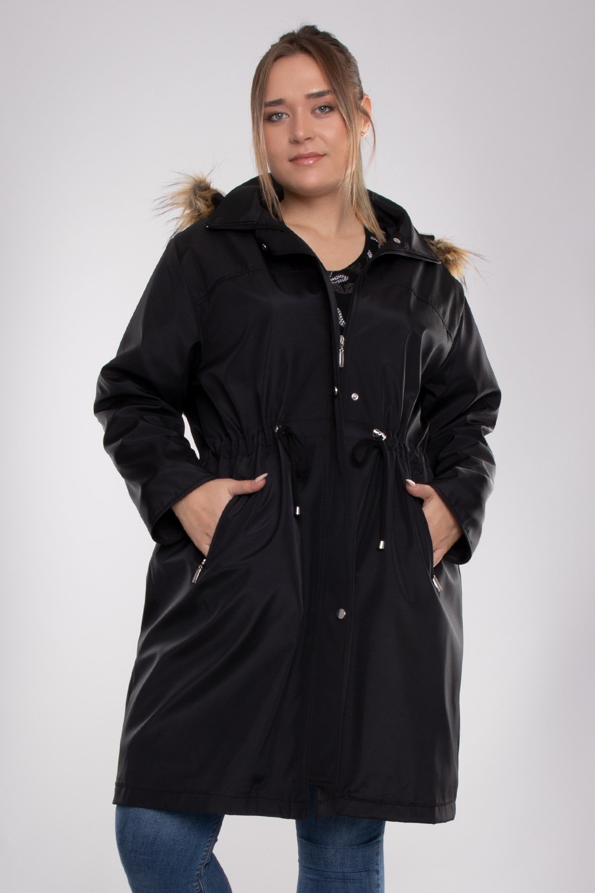 1012 Ultra Battal Beli Bağcıklı Kapüşonlu Kürklü Uzun Kadın Mont