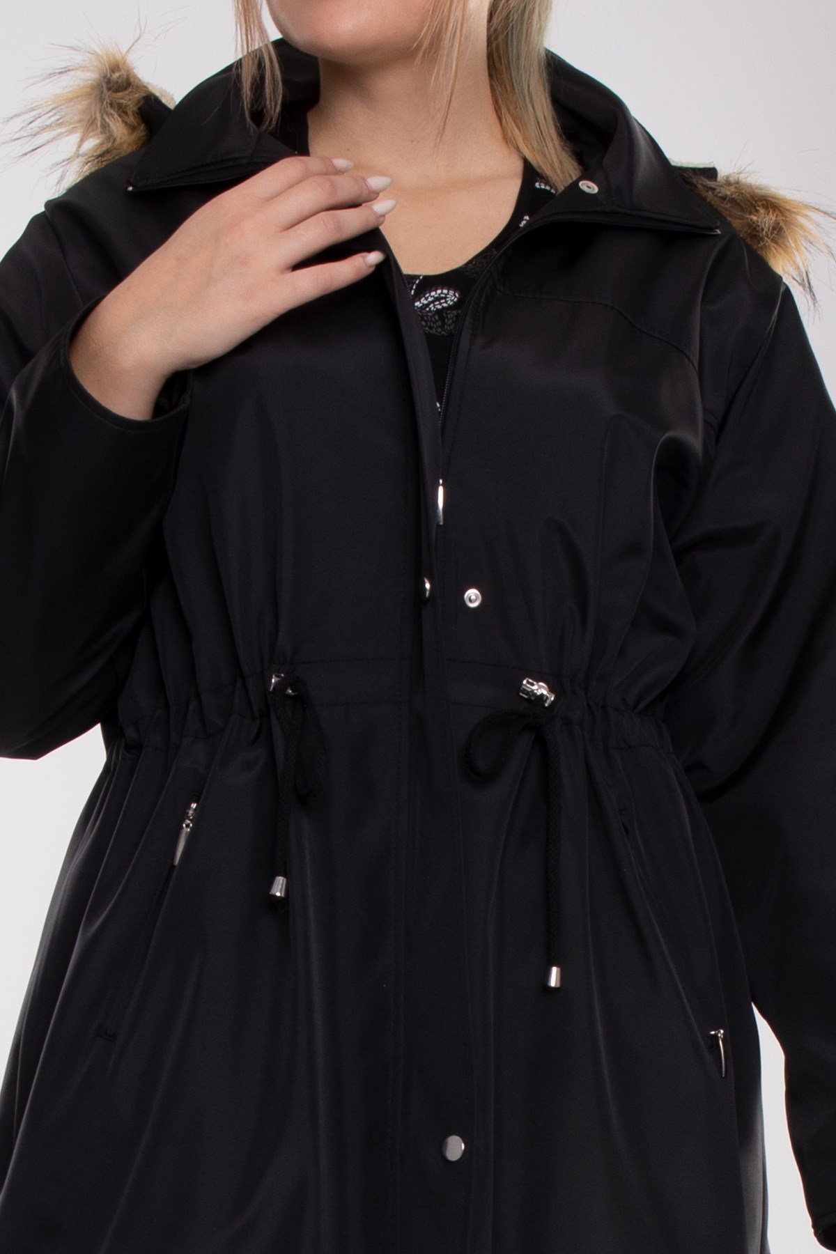 1012 Ultra Battal Beli Bağcıklı Kapüşonlu Kürklü Uzun Kadın Mont