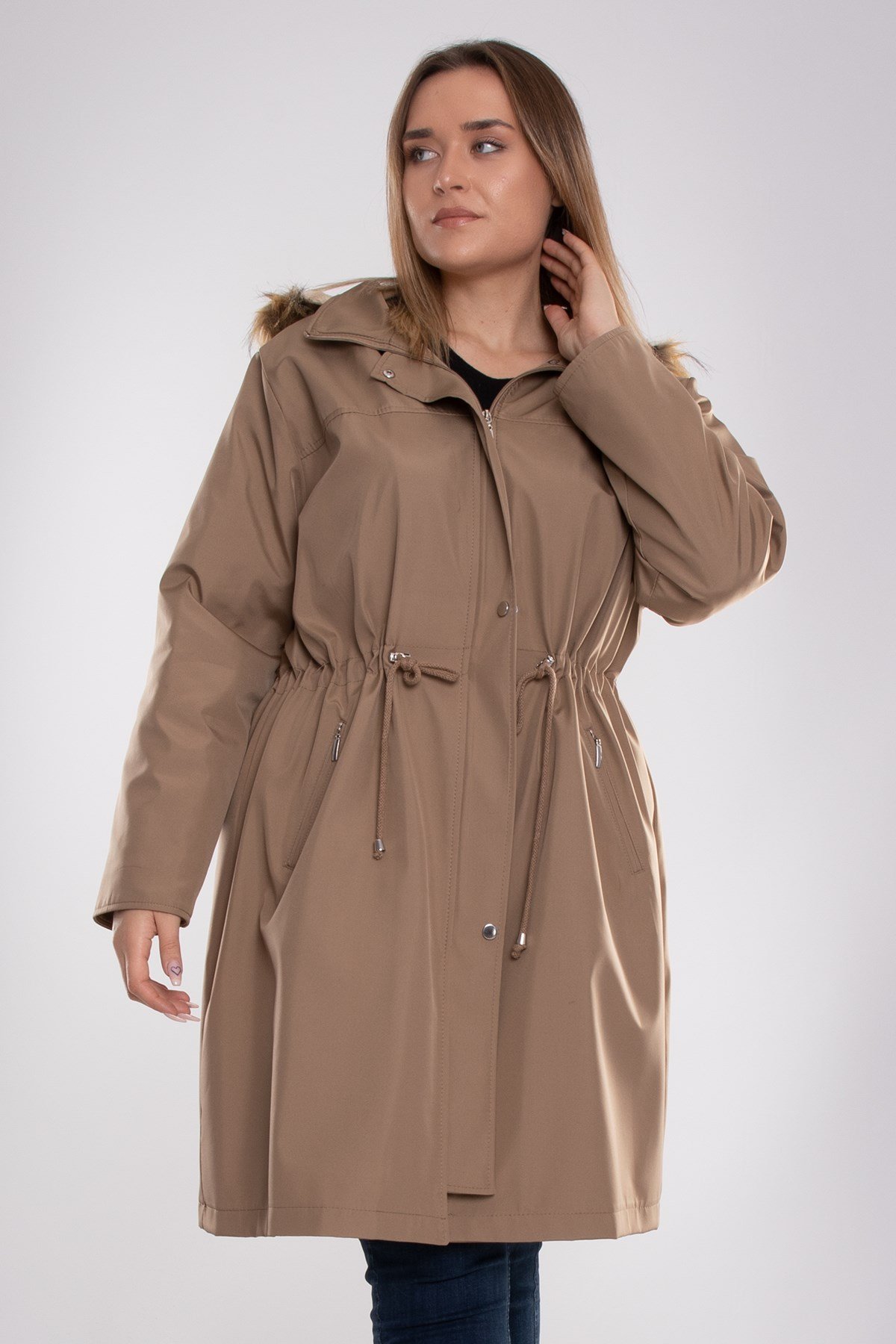 1012 Ultra Battal Beli Bağcıklı Kapüşonlu Kürklü Uzun Kadın Mont