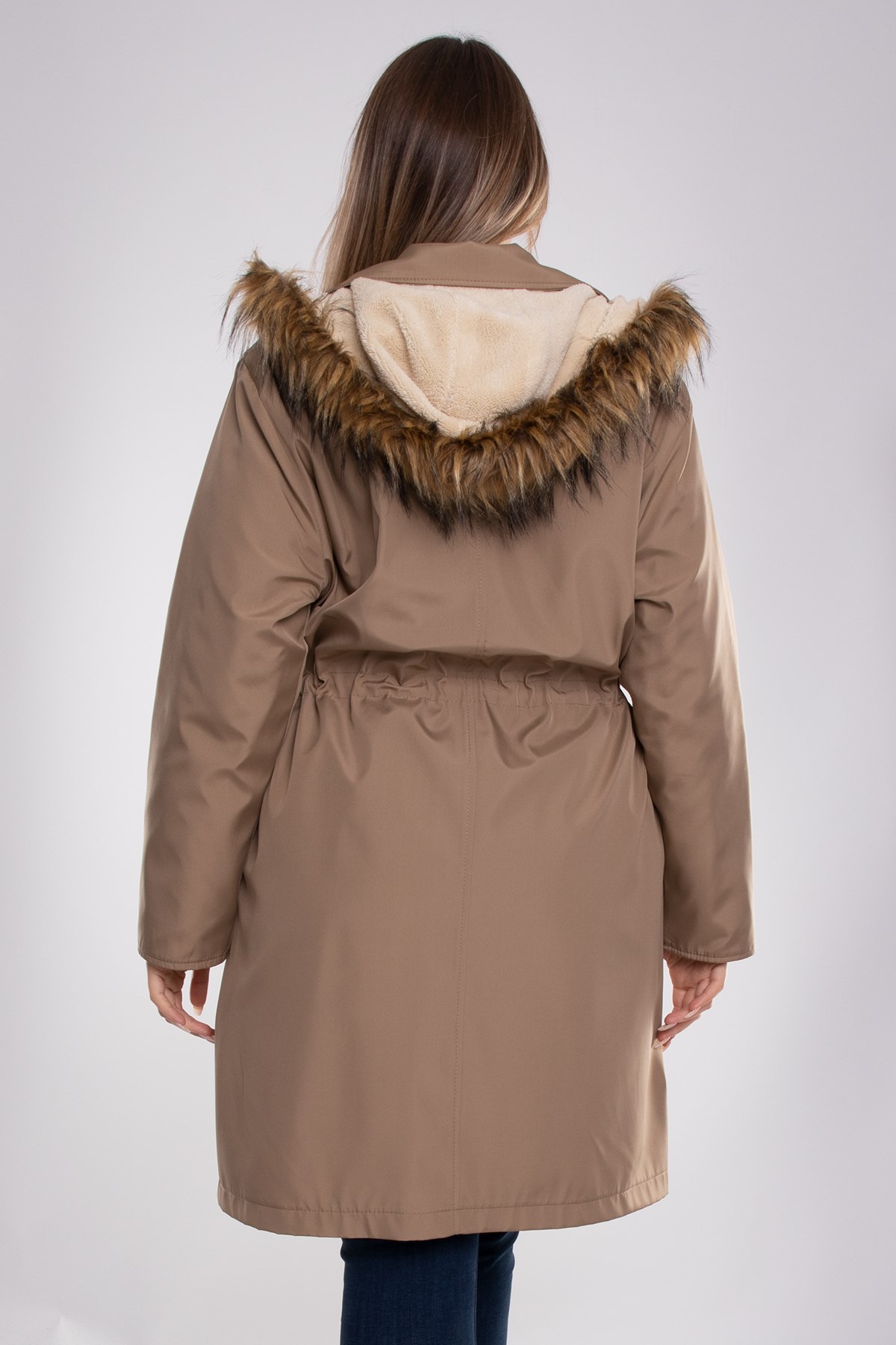 1012 Ultra Battal Beli Bağcıklı Kapüşonlu Kürklü Uzun Kadın Mont