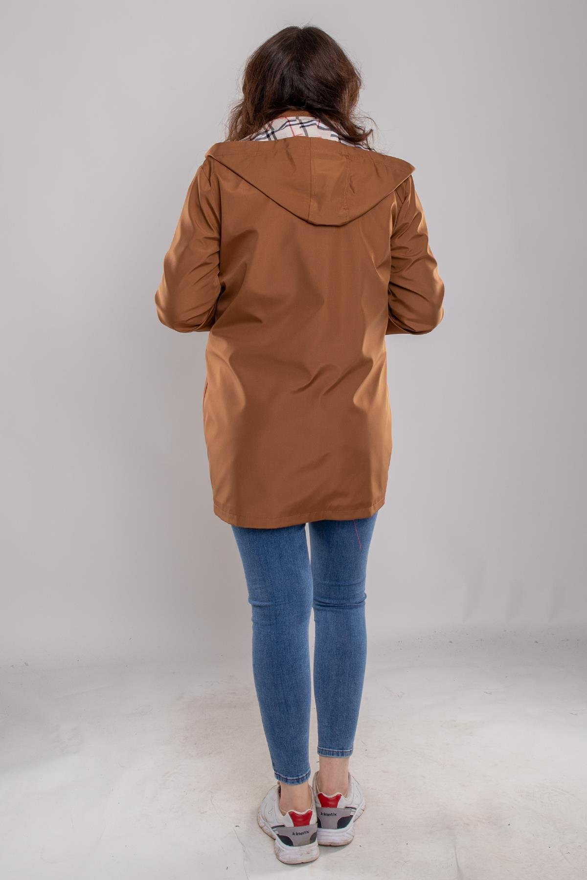 1017 Büyük Beden Cep Fermuarlı Beli Bağcıklı Kapüşonlu Kadın Trençkot