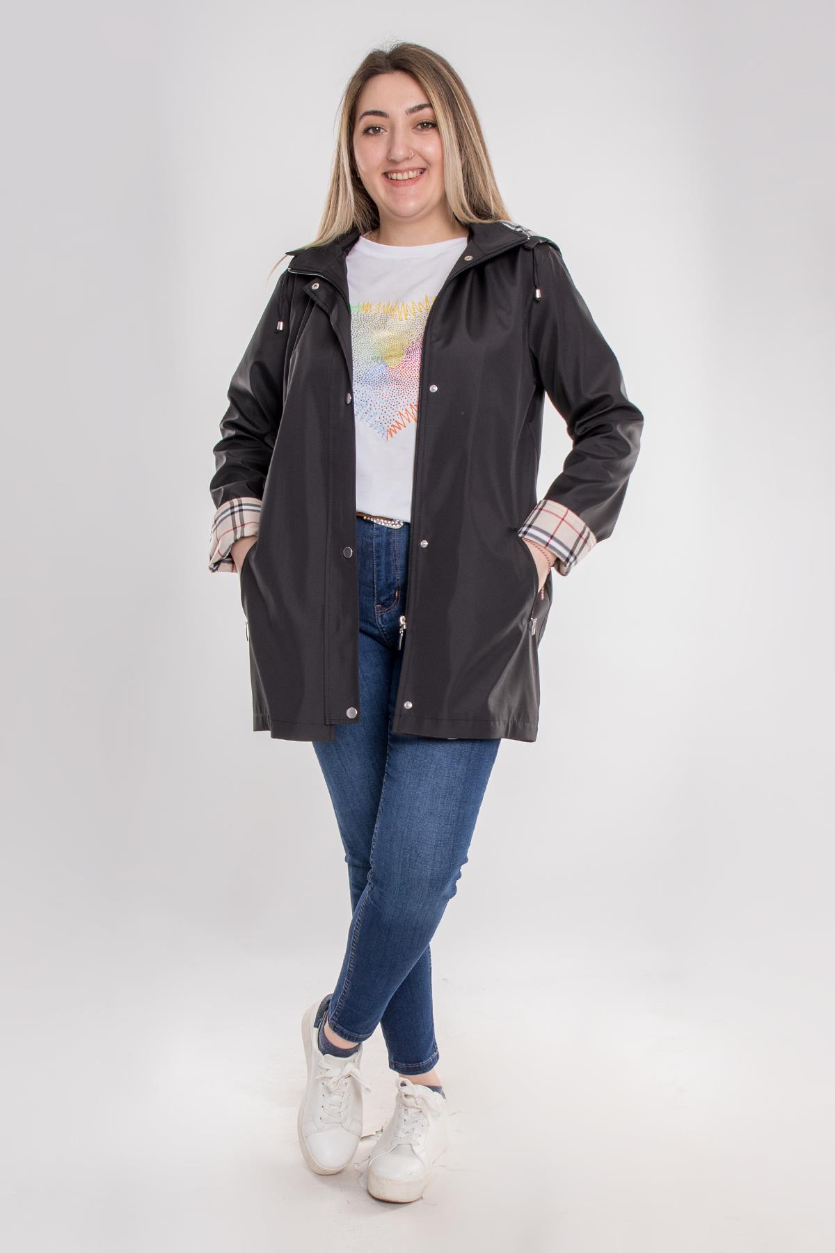 1017 Büyük Beden Cep Fermuarlı Beli Bağcıklı Kapüşonlu Kadın Trençkot