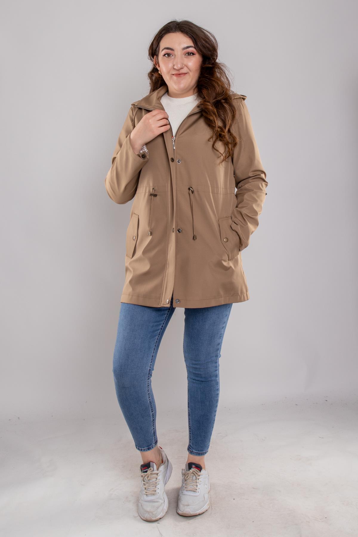 1018 Büyük Beden Beli Bağcıklı Kapşonu ÇıkmalıFermuar ve Çıtçıtlı Yağmurluk