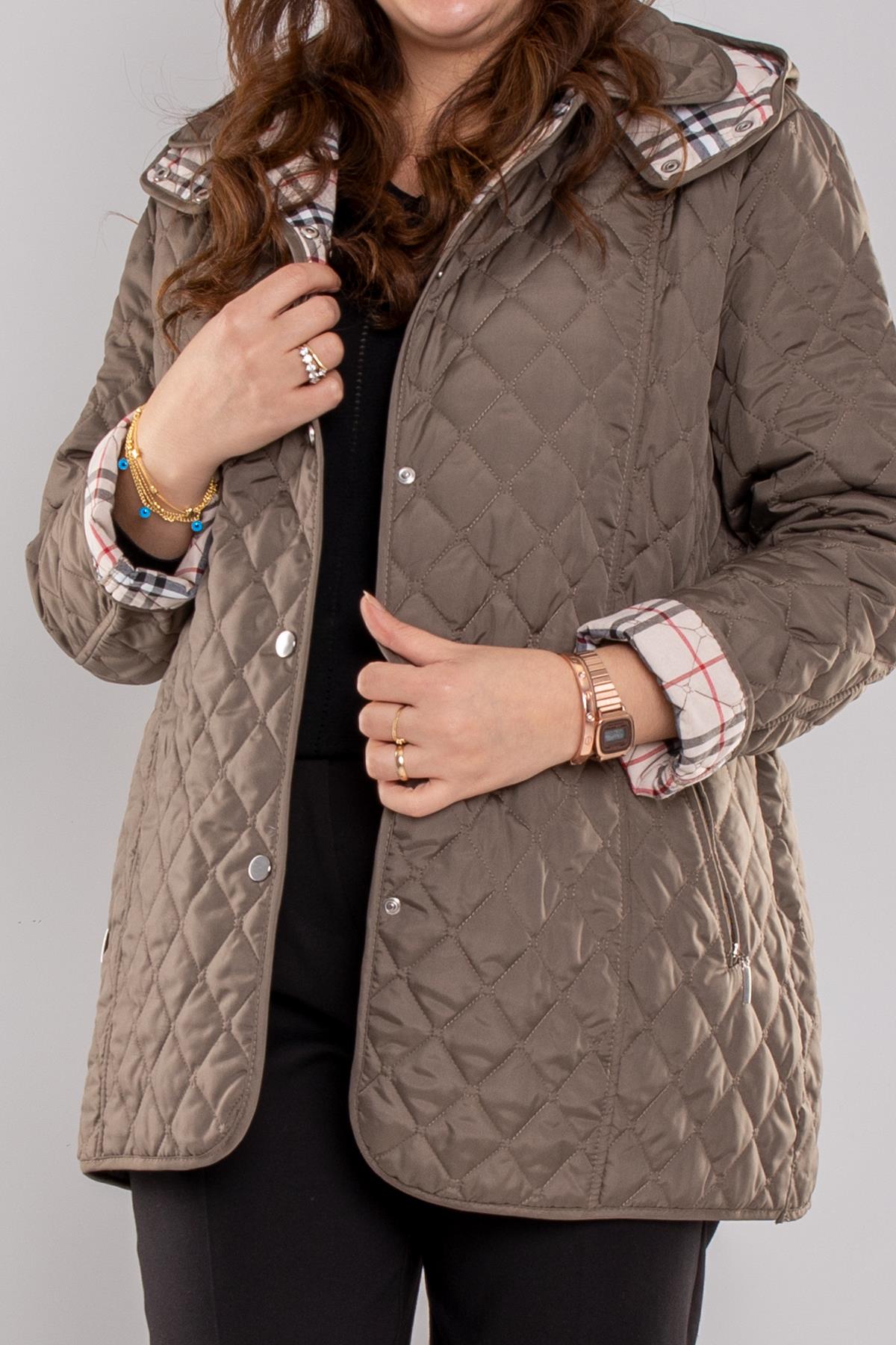 1025 Büyük Beden Baklava Desen Çıtçıtlı Kapüşonlu Kadın Mont