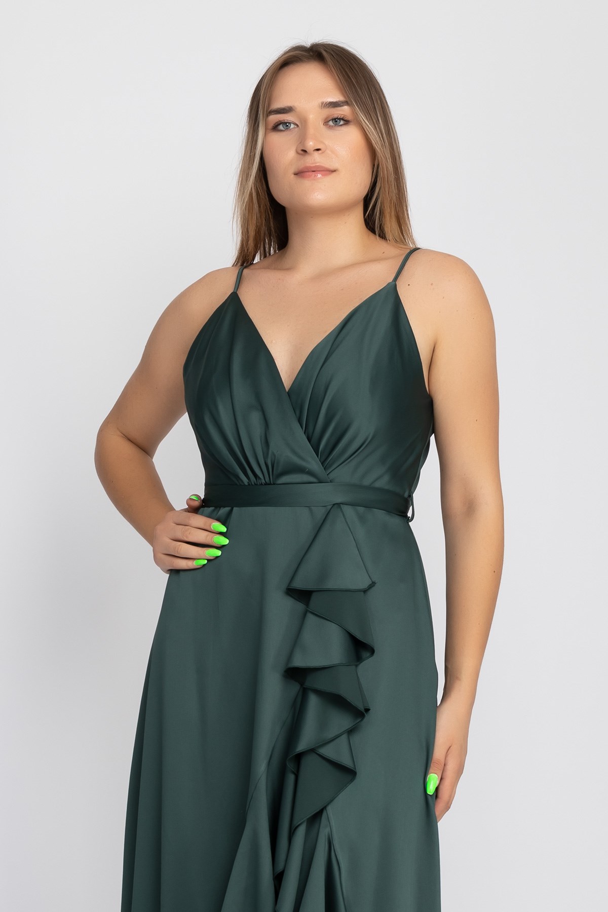 1026 Büyükbeden Saten Eteği Katkat Uzun Abiye Elbise