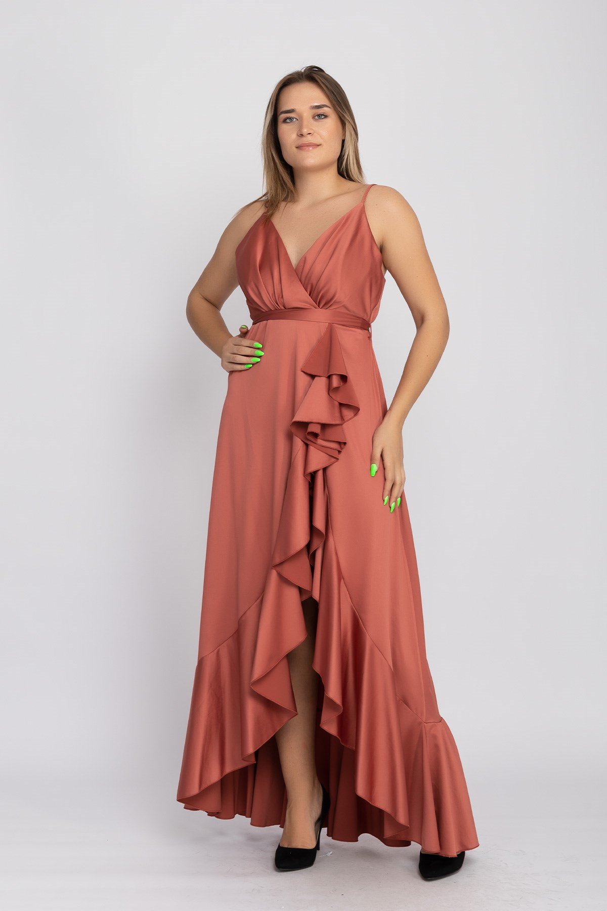 1026 Büyükbeden Saten Eteği Katkat Uzun Abiye Elbise