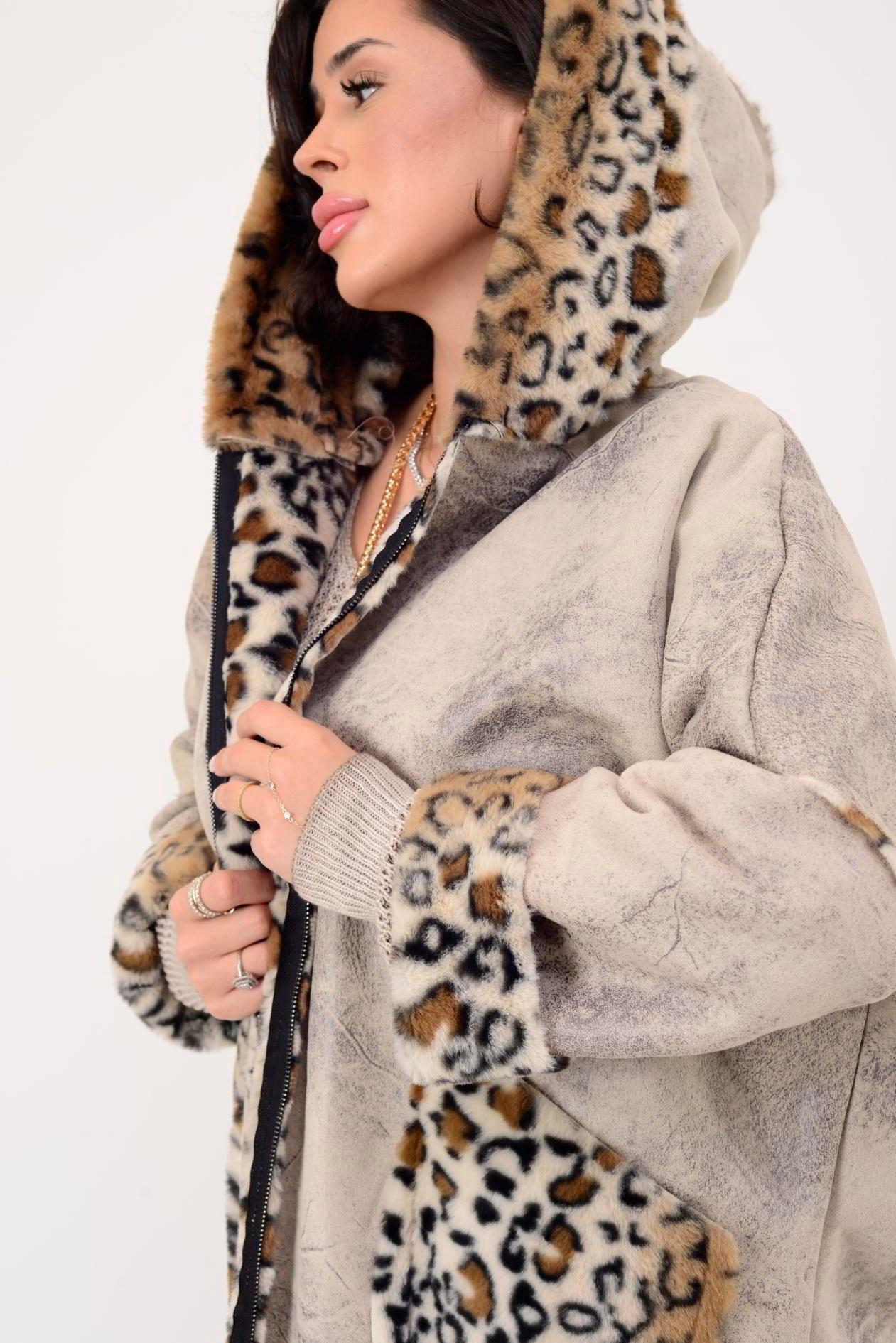 10299-10 Leopar Desen İçi Peluş Kürklü Kapüşonlu Kadın Keçe Kaban