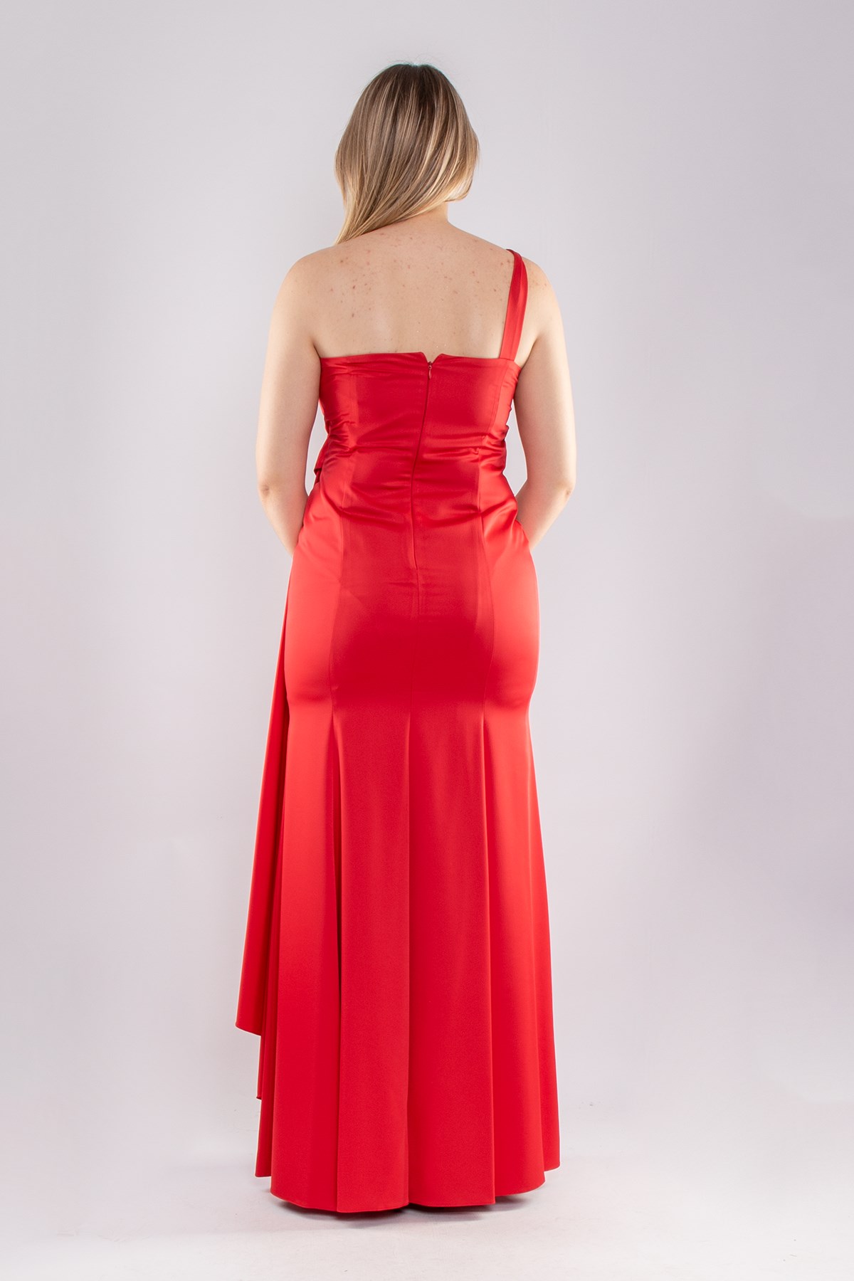 1044 Tek Omuz Şal Detay Uzun Saten Elbise