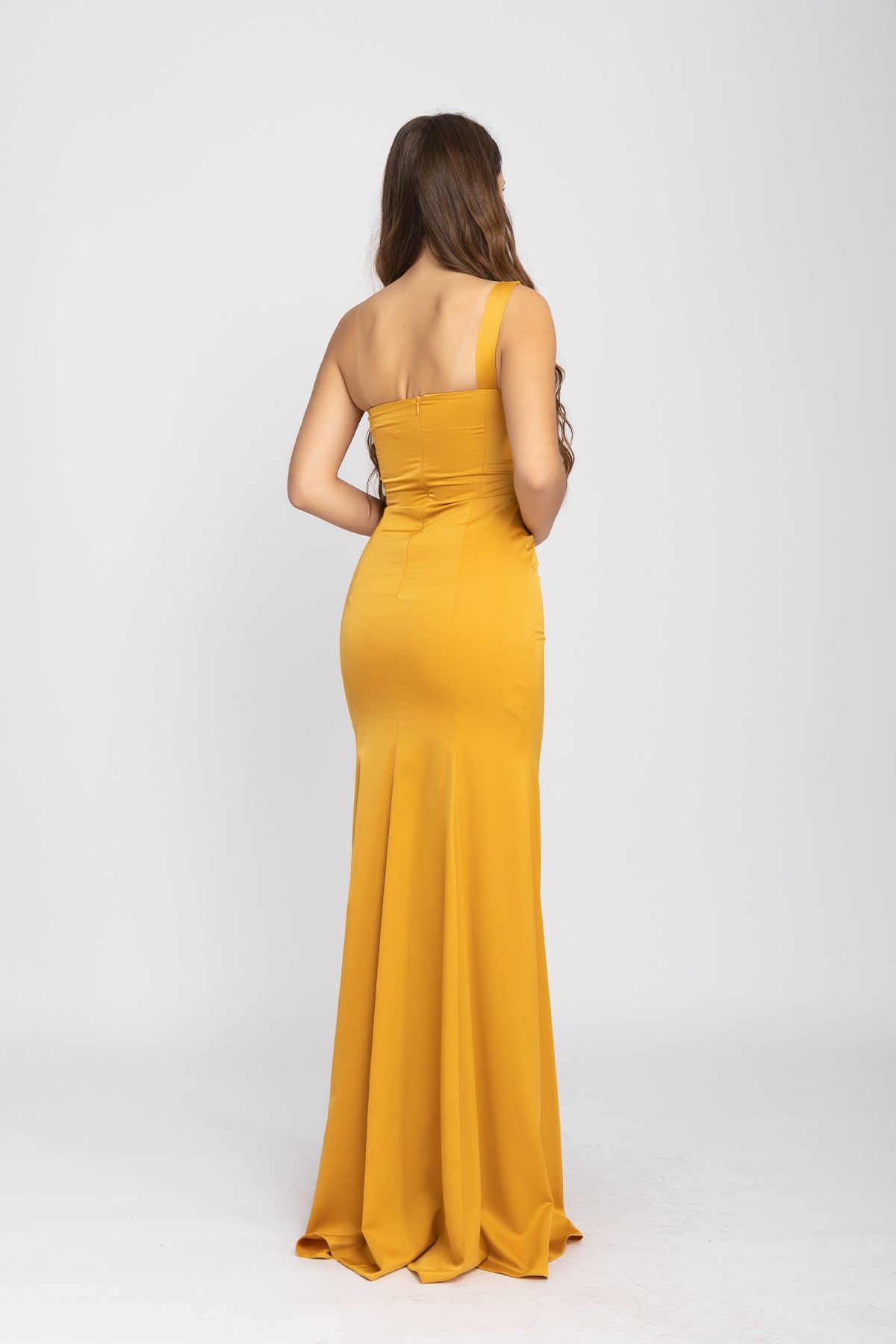 1044 Tek Omuz Şal Detay Uzun Saten Elbise