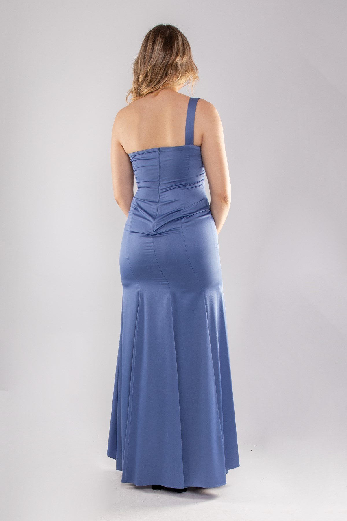 1044 Tek Omuz Şal Detay Uzun Saten Elbise