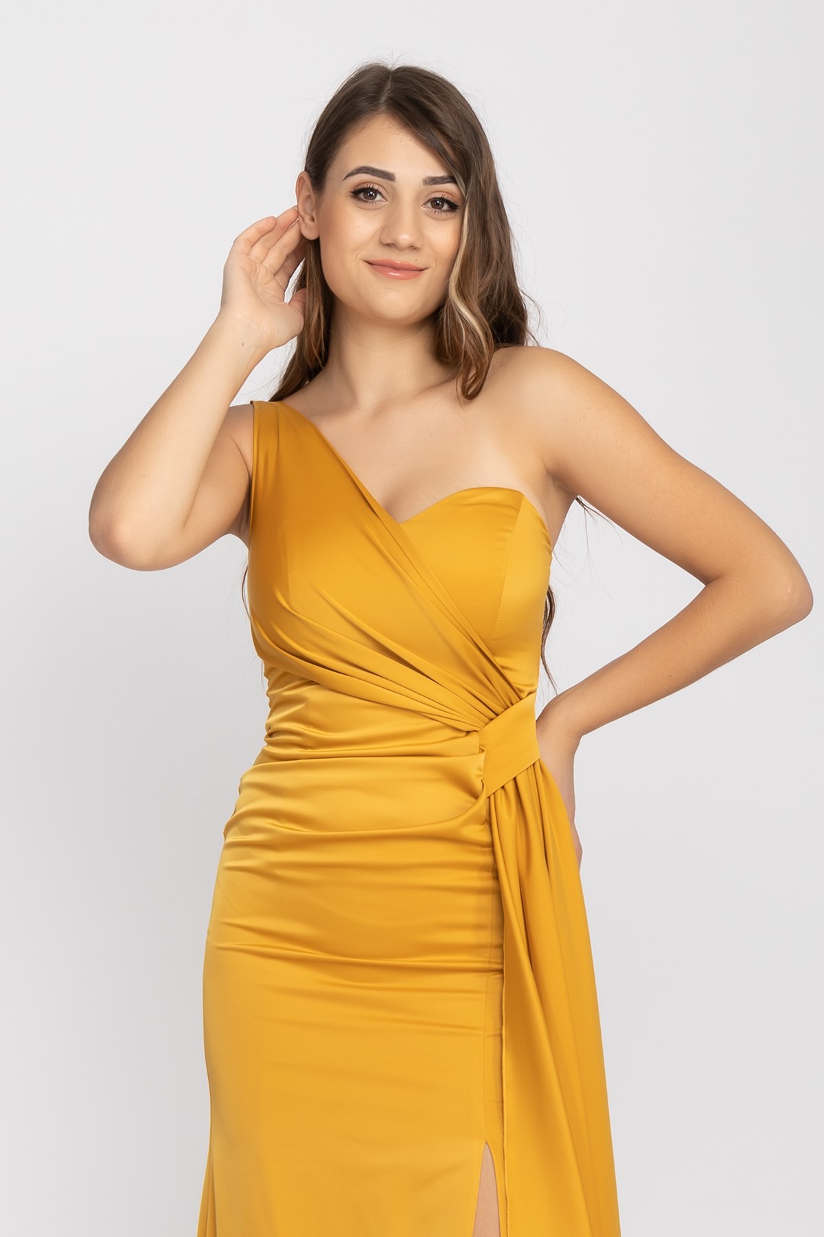 1044 Tek Omuz Şal Detay Uzun Saten Elbise