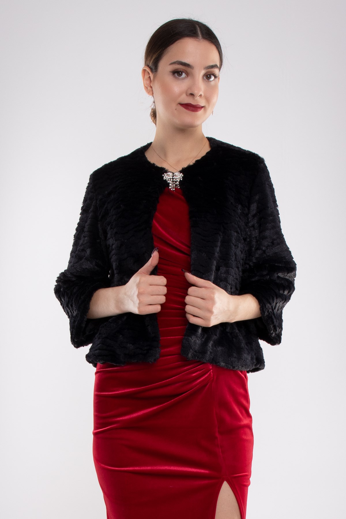 1050 Büyük Beden Broşlu Katkat Kürklü Kısa Ceket