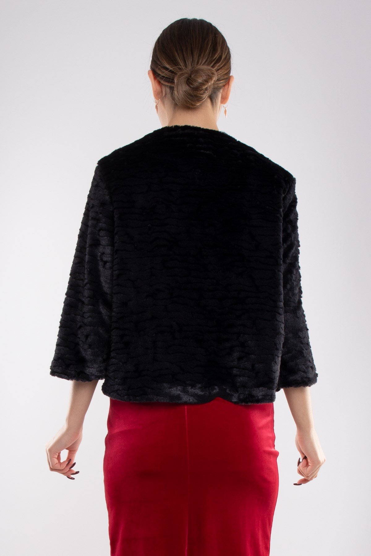 1050 Büyük Beden Broşlu Katkat Kürklü Kısa Ceket