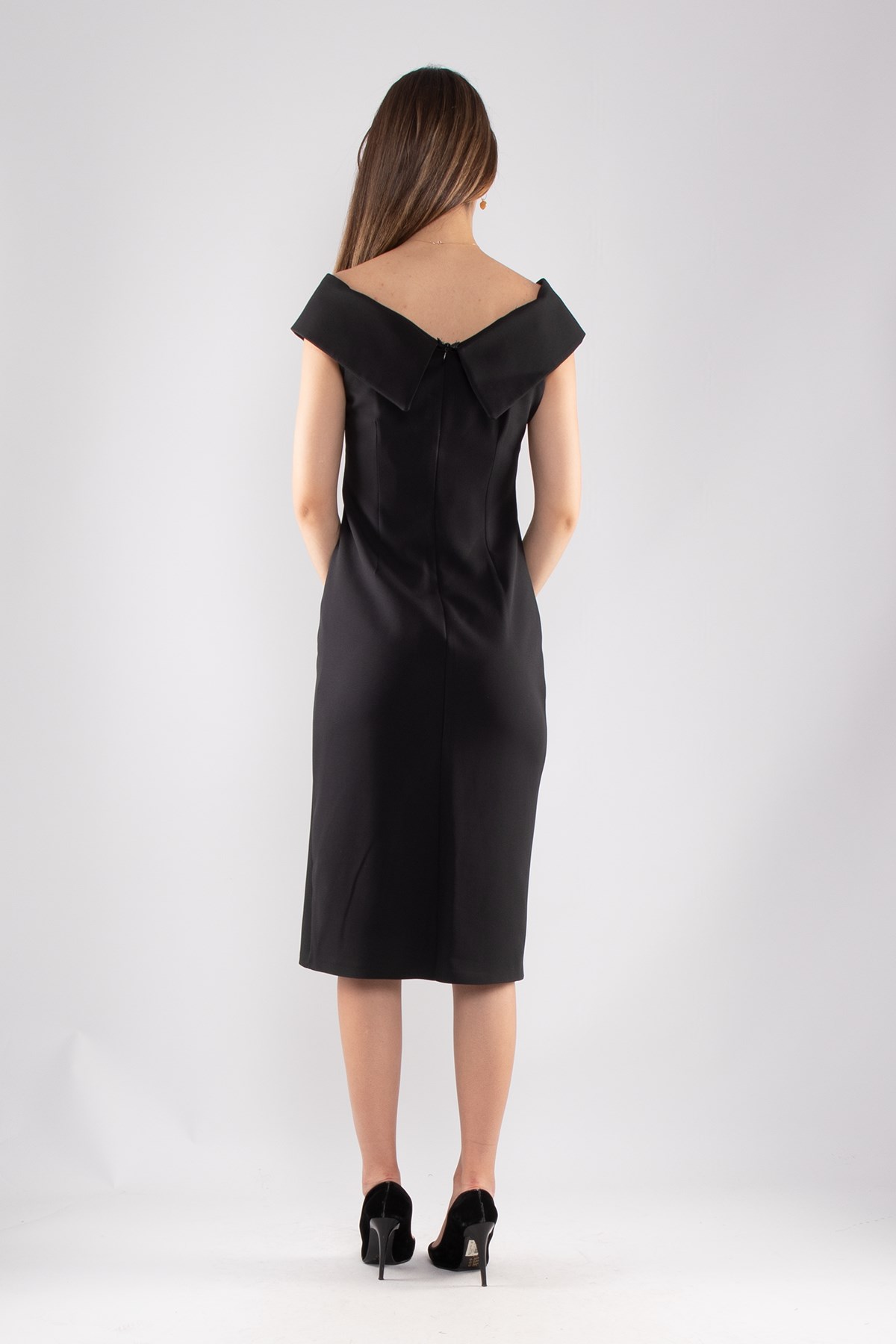 1057 Madonna Yaka Beli Drape Midiboy Krep Elbise