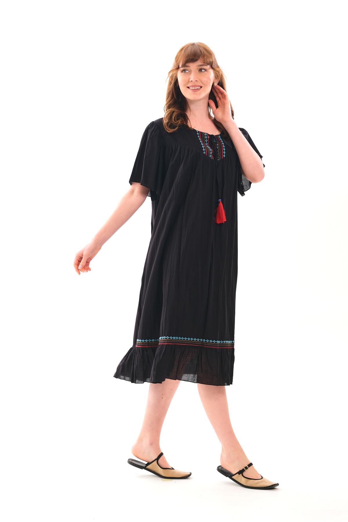 1058 Büyük Beden Ön İpli Yaka Etek Nakışlı Kısa Kol Otantik Elbise