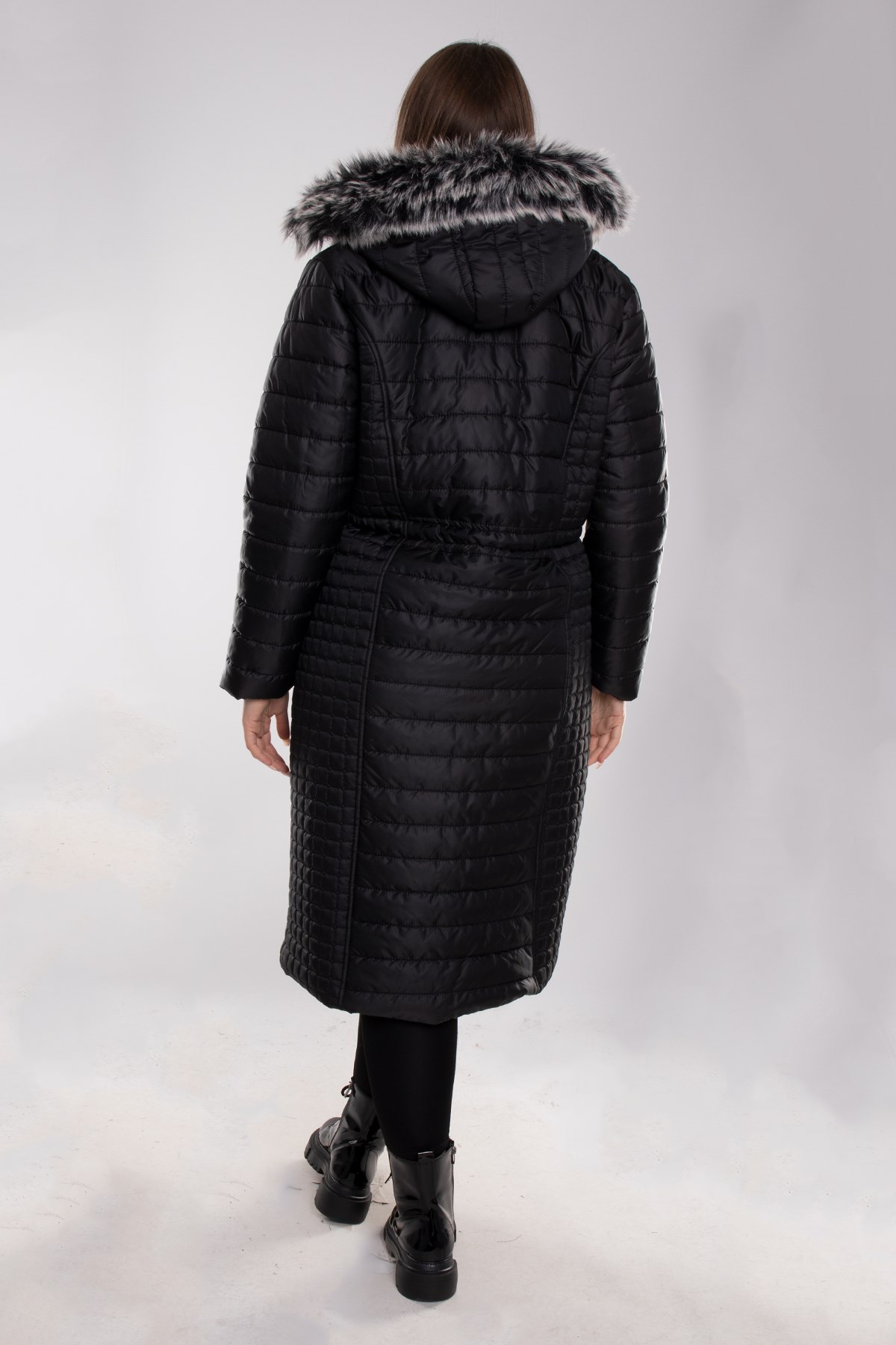 1082 Büyük Beden Beli Bağcıklı İçi Kapüşonu Kürklü Uzun Kadın Mont