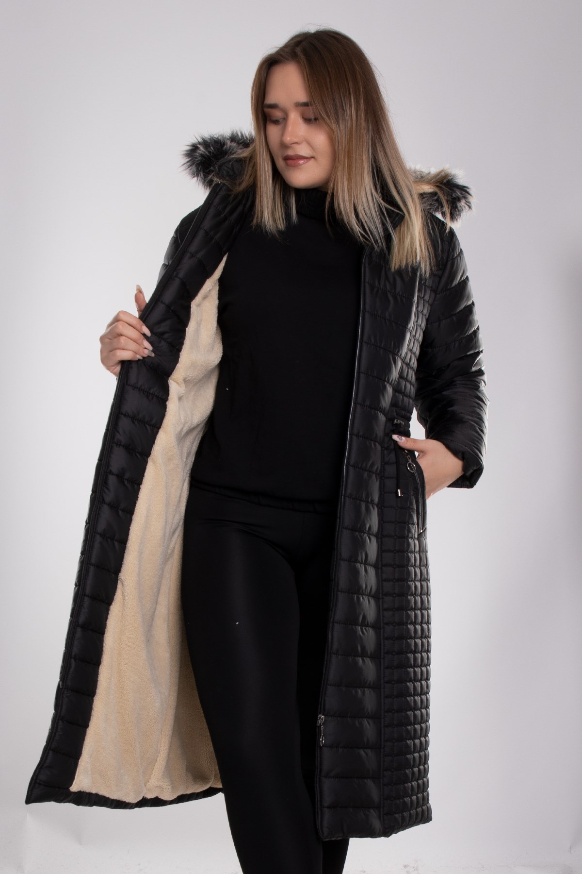 1082 Büyük Beden Beli Bağcıklı İçi Kapüşonu Kürklü Uzun Kadın Mont