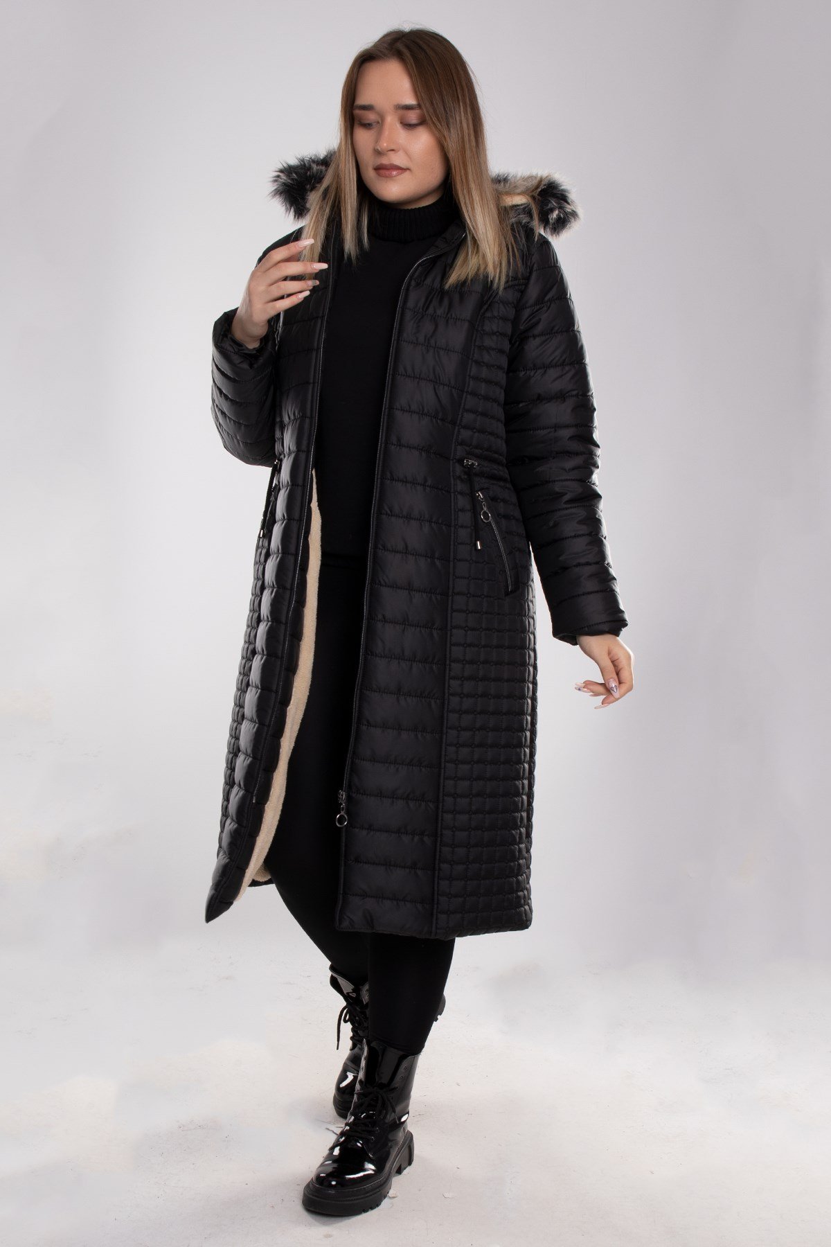1082 Büyük Beden Beli Bağcıklı İçi Kapüşonu Kürklü Uzun Kadın Mont