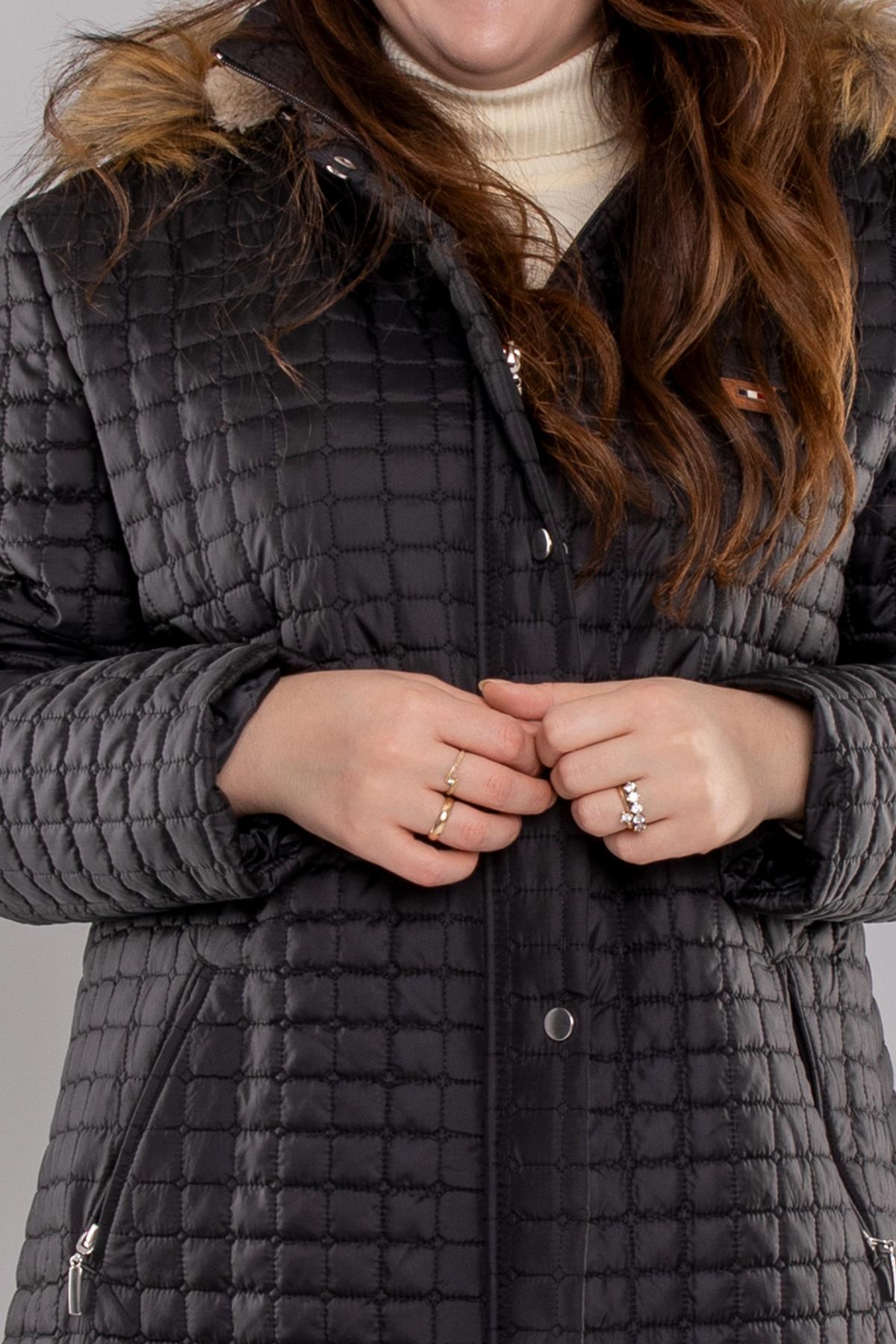 1084 Battal İçi Kürklü Kapüşonlu Kare Desen Mont