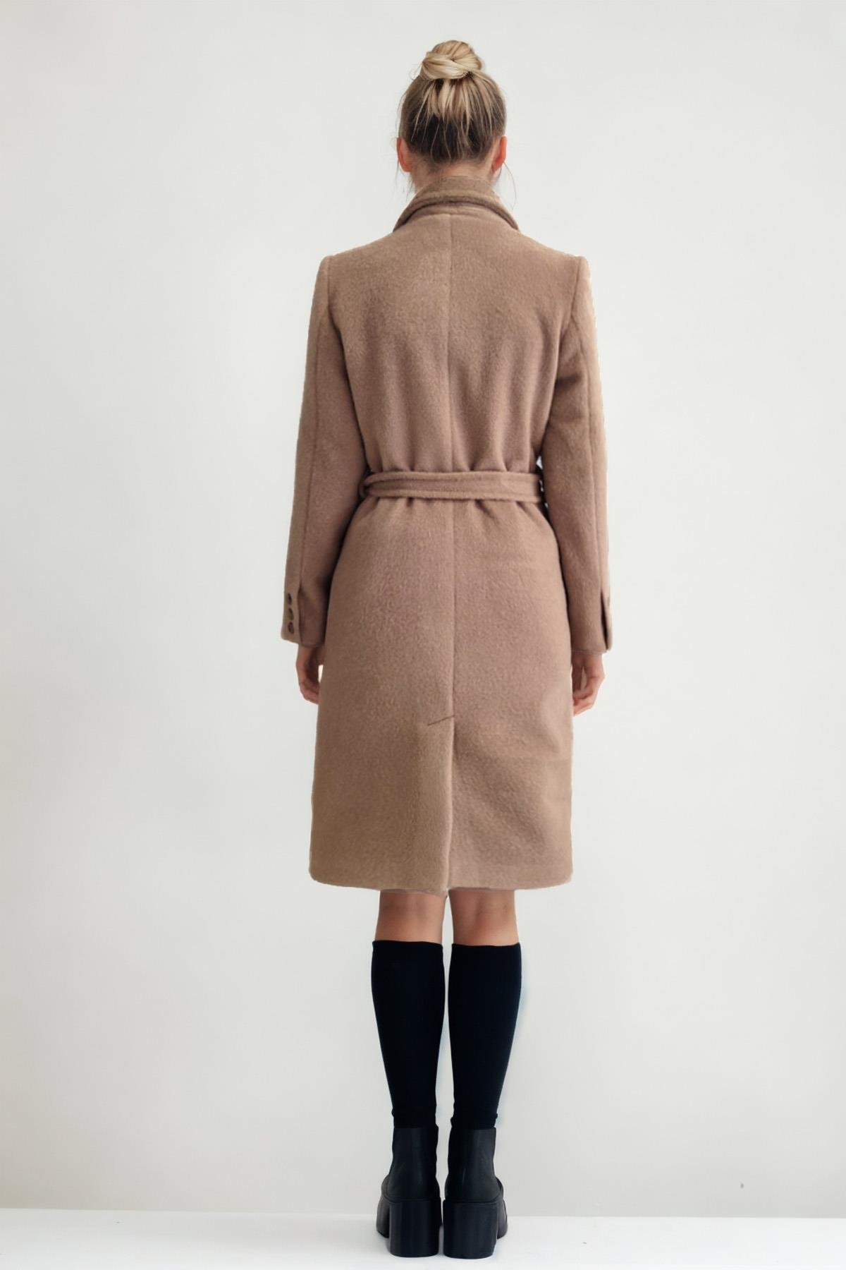 1105 Ceket Yaka Kuşaklı Düğmeli Uzun Keçe Kaban