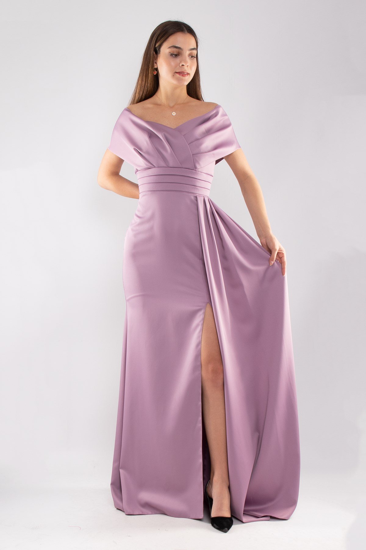 1195 Beli Drape Kayık Yaka Yanı Kuyruklu Uzun Saten Elbise