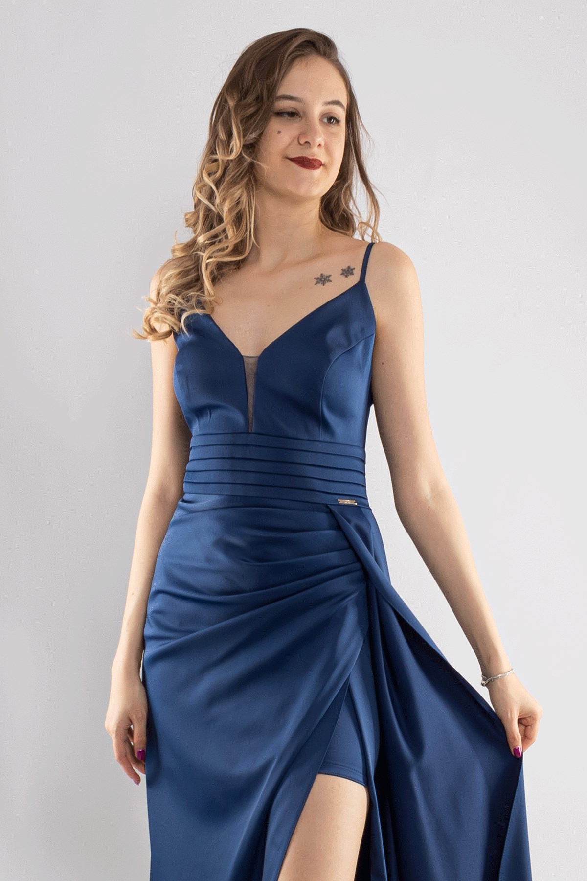 1196 İp Askı Yanı Drape Beli Pileli Uzun Saten Elbise