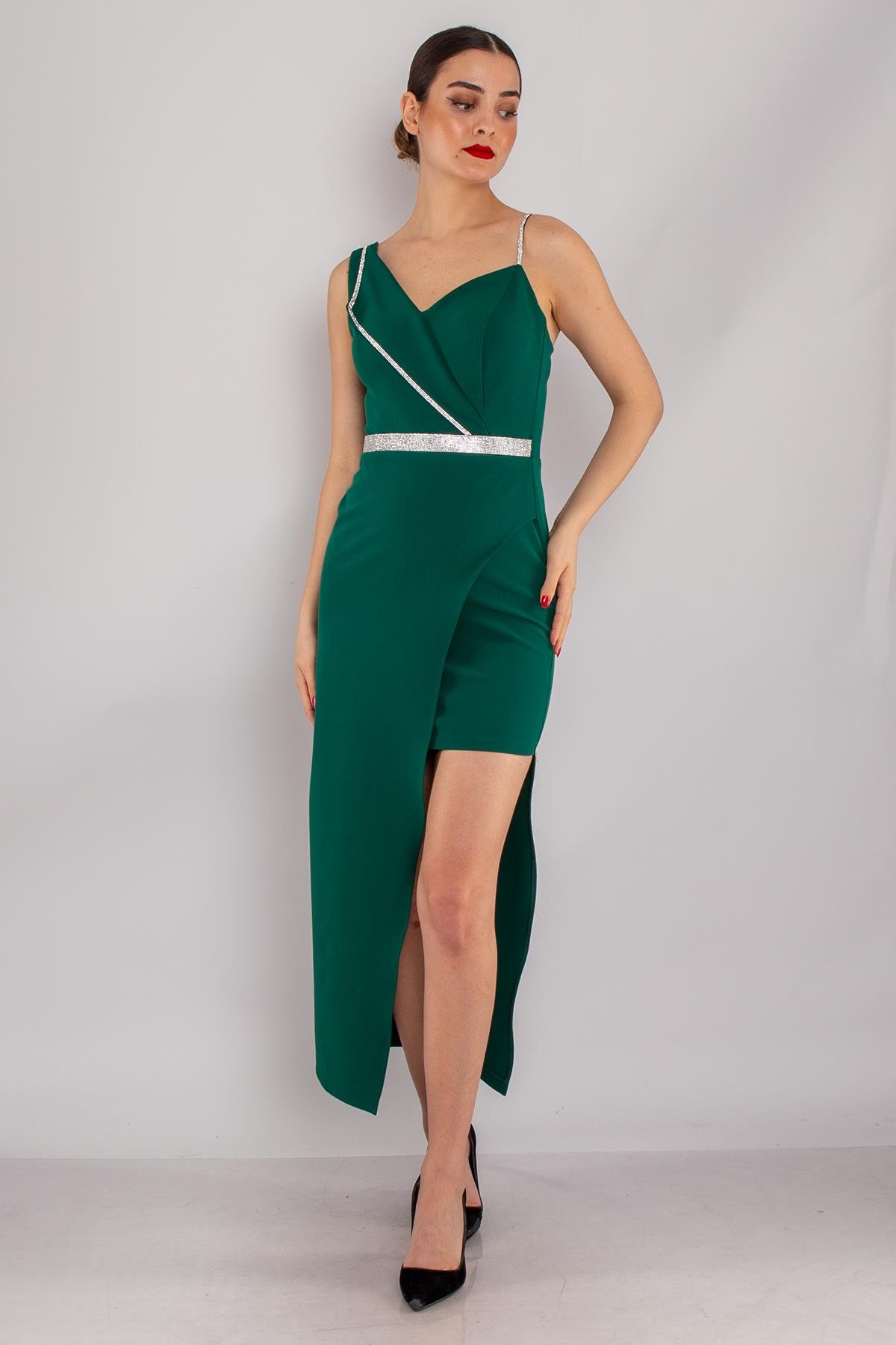 1252 Tek Omuz Zincir Detay Eteği Asimetrik Kısa Krep Elbise