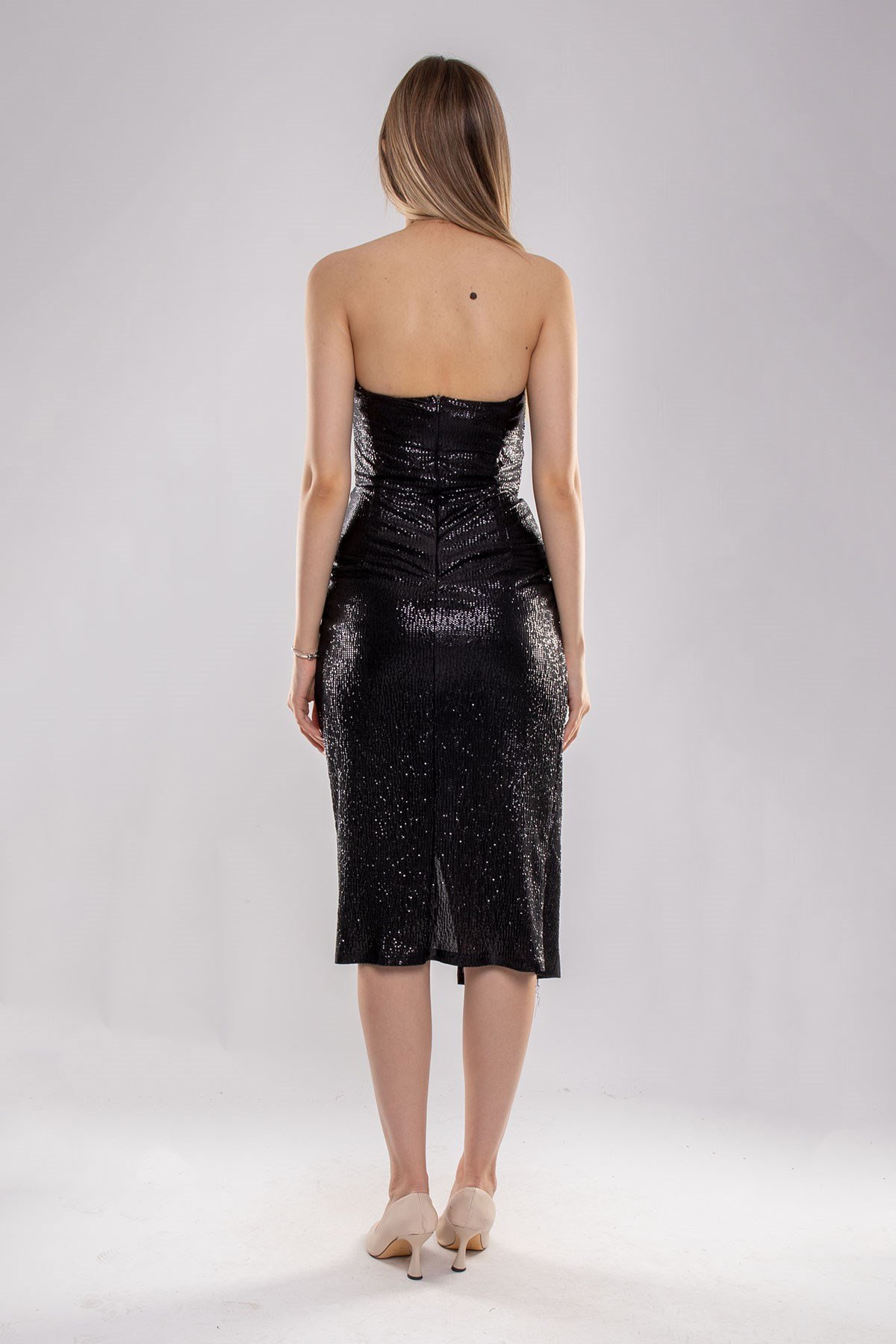 1288 Straplez Yanı Drape Eteği Kapaklı Pullu Kısa Elbise