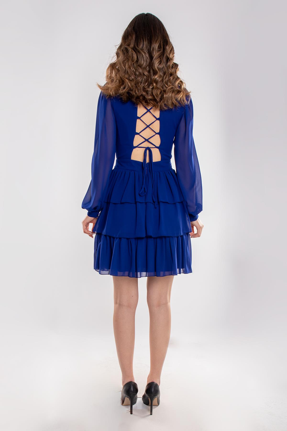 1298 Beli Çapraz Tokalı Sırtı İpli Uzun Kollu Kısa Şifon Elbise