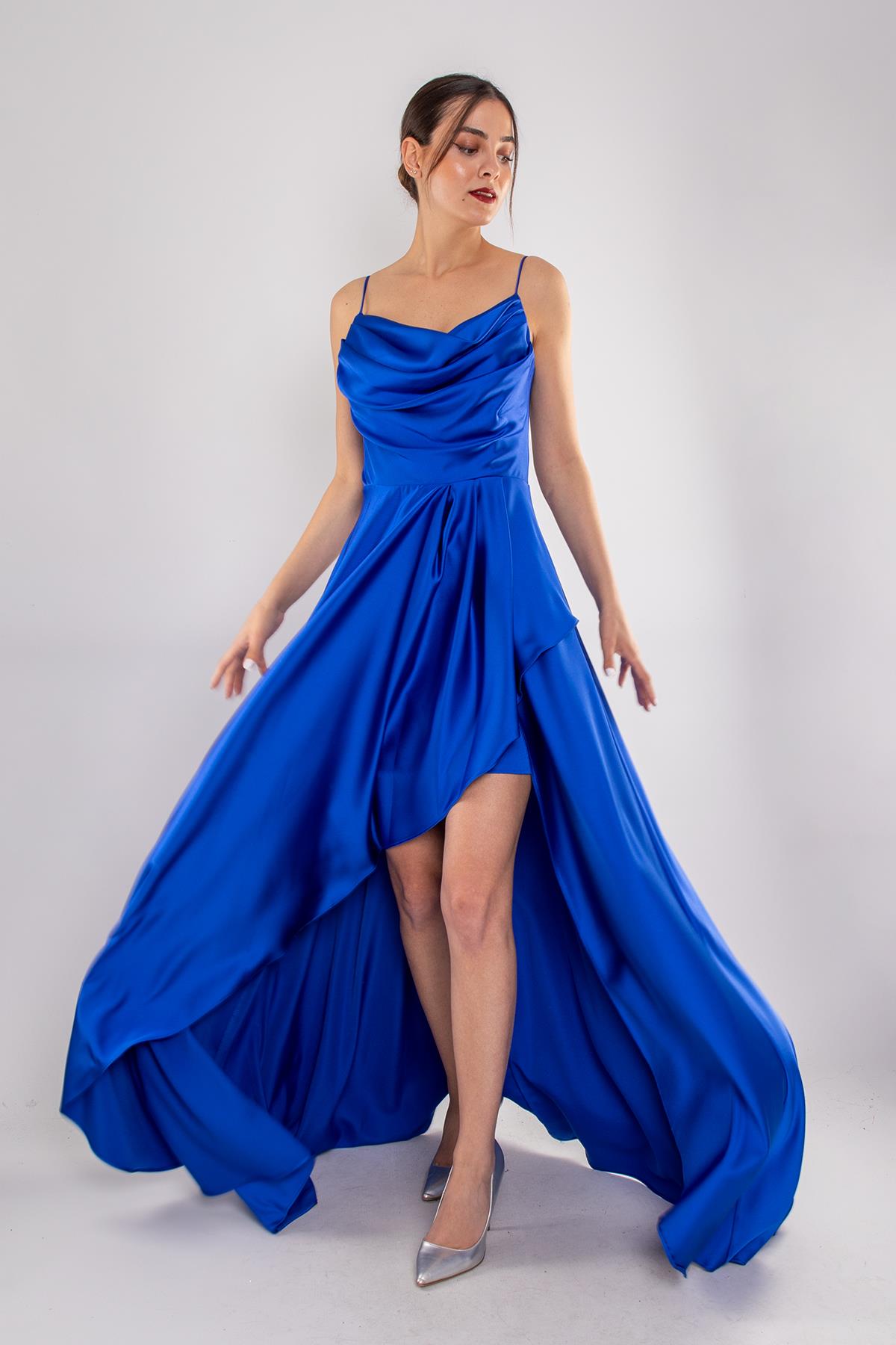 1324 Şalyaka Yırtmaçlı İpAskılı Sırtı Bağlamalı Uzun Saten Elbise