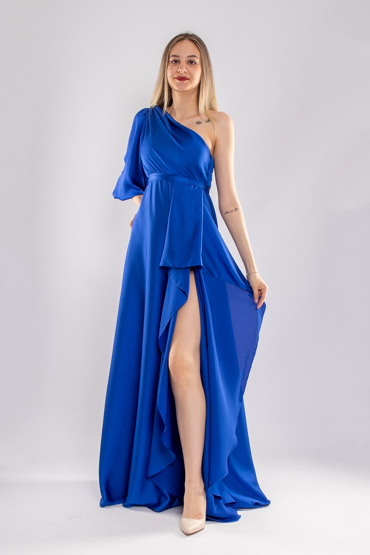 1337 KB Tek Omuz Balon Kol Yırtmaçlı Saten Abiye Elbise