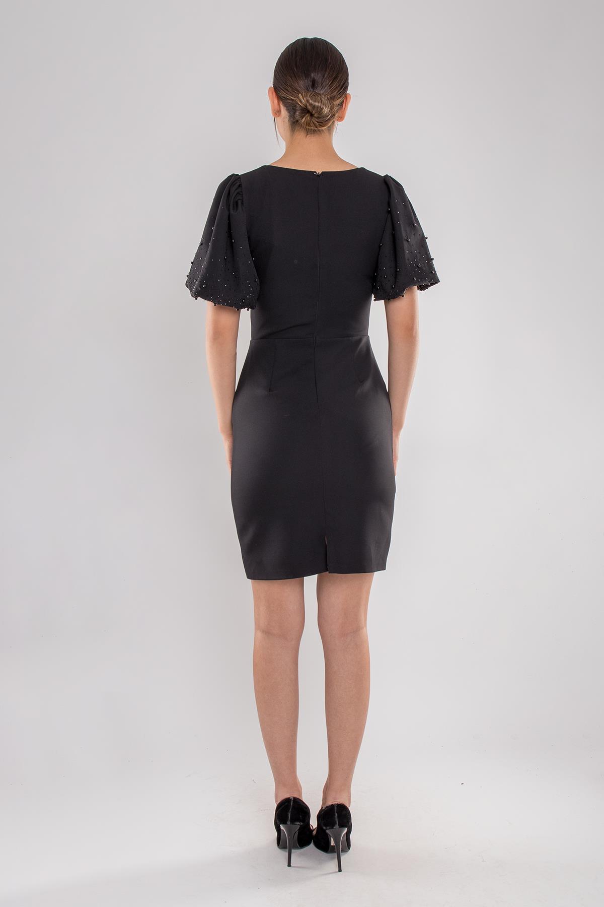 1400 İncili Balon Kol Kısa Krep Elbise