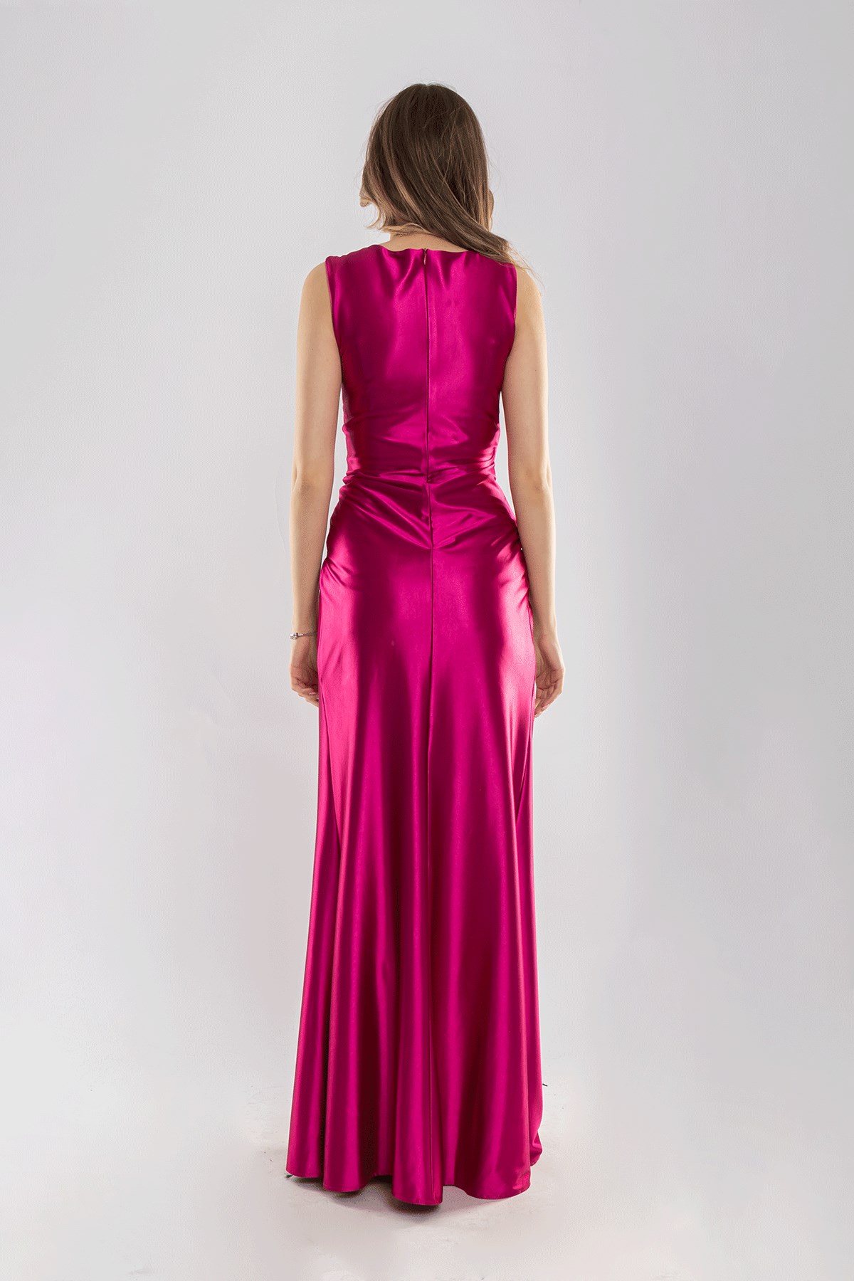 1415 Önü Geçmeli Parlak Saten Uzun Abiye Elbise