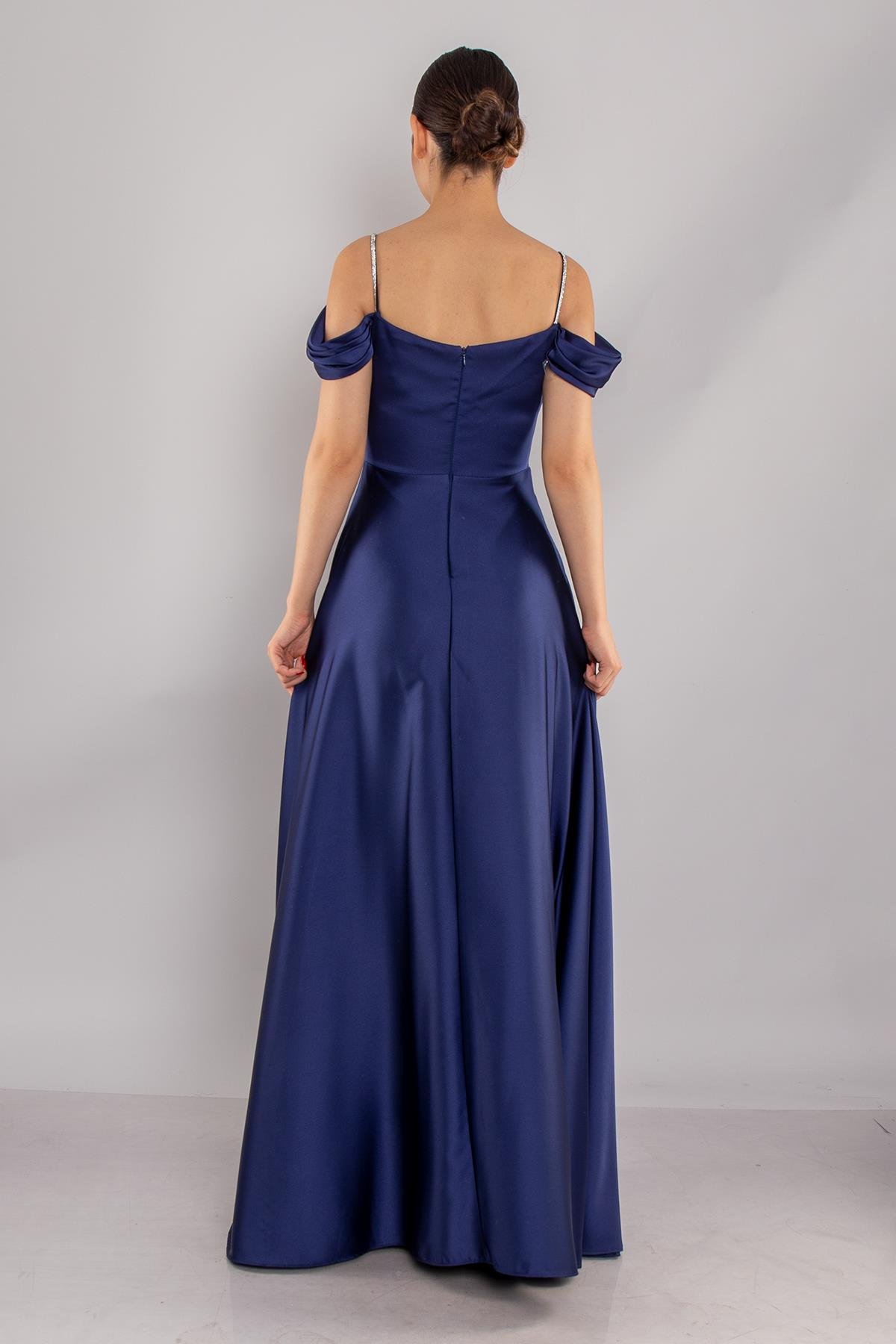 1440 Şalyaka Beli Drape İpAskı Uzun Saten Elbise