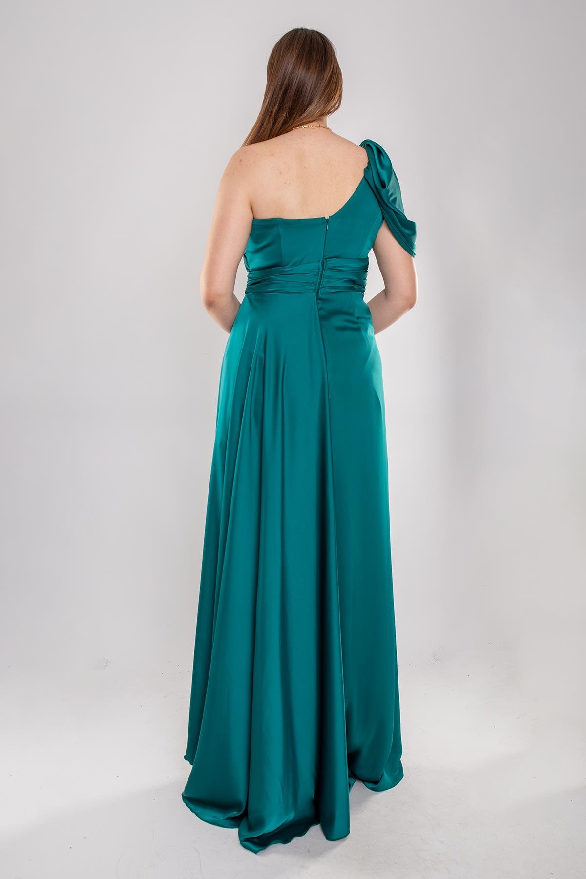 1465 Büyük Beden Tek Omuz Beli Drape Kuyruklu Uzun Saten Elbise