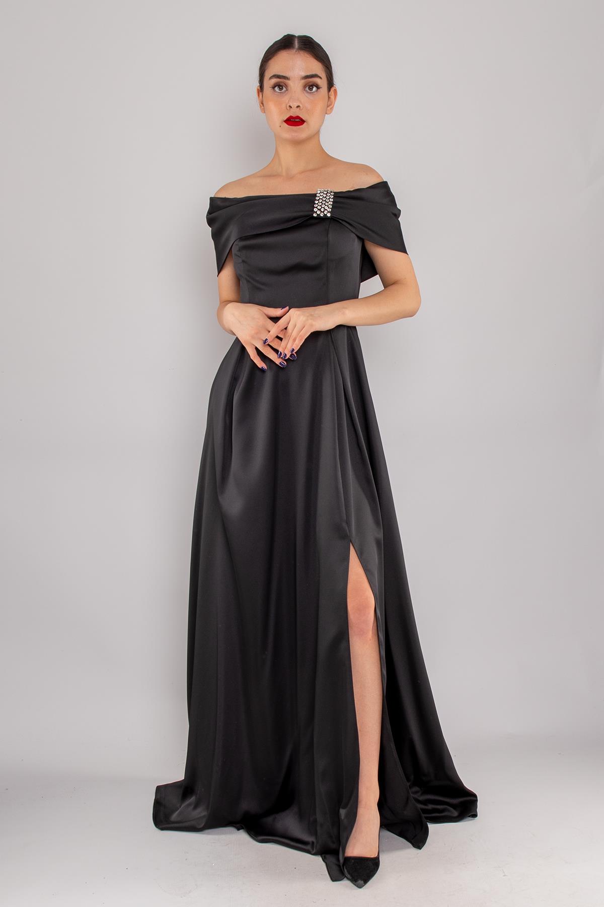 1504 Straplez Yaka Taşlı Fiyonk Detay Yırtmaçlı Uzun Saten Elbise