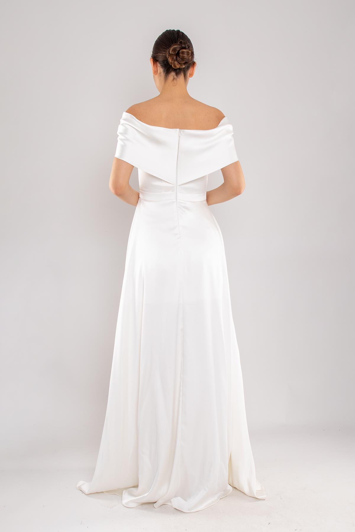 1504 Straplez Yaka Taşlı Fiyonk Detay Yırtmaçlı Uzun Saten Elbise