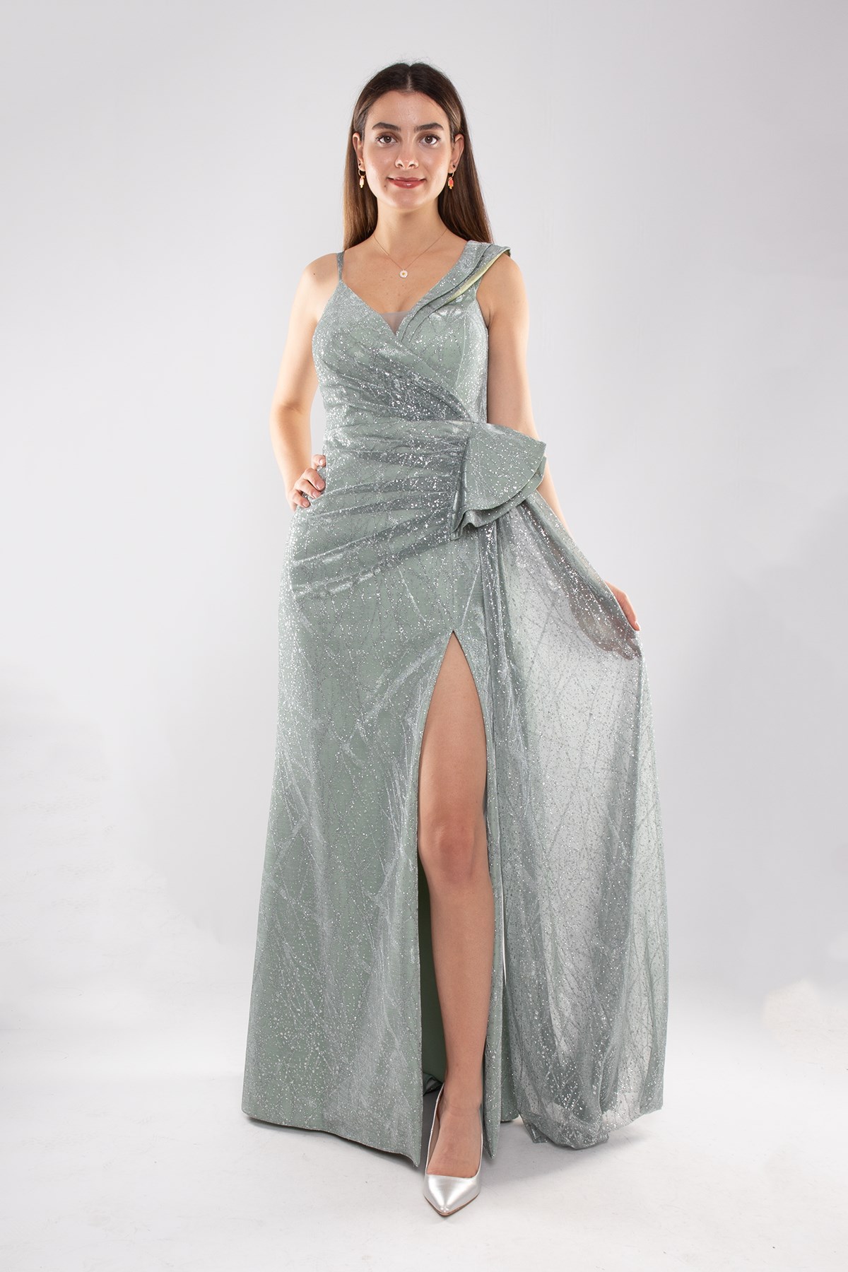 1563 Beli Drape Valonlu Simli Tül Yırtmaçlı Uzun Elbise