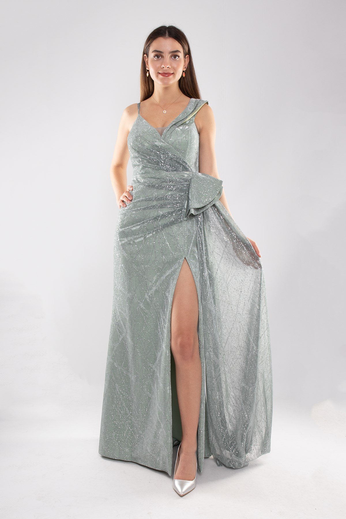 1563 Beli Drape Valonlu Simli Tül Yırtmaçlı Uzun Elbise