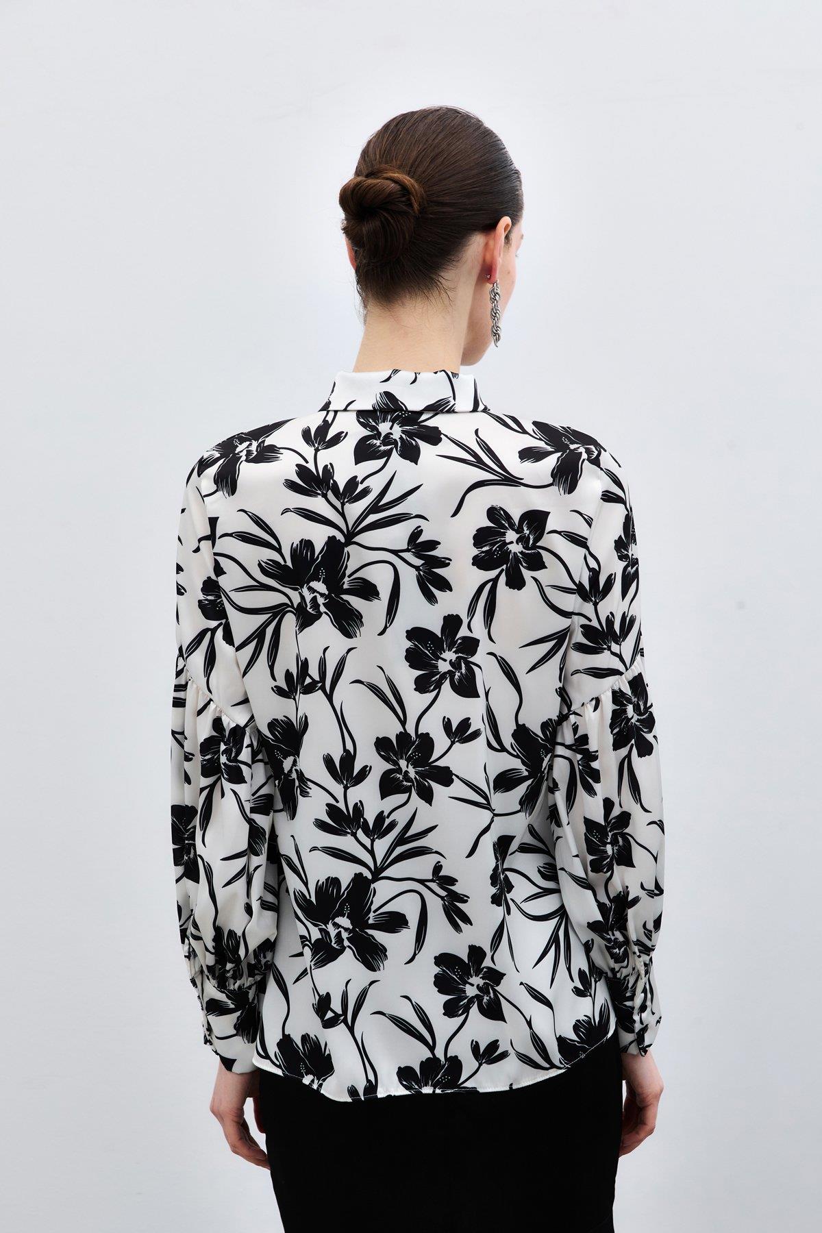 1772-2134 Aksesuar Detay Çiçek Desenli Gömlek