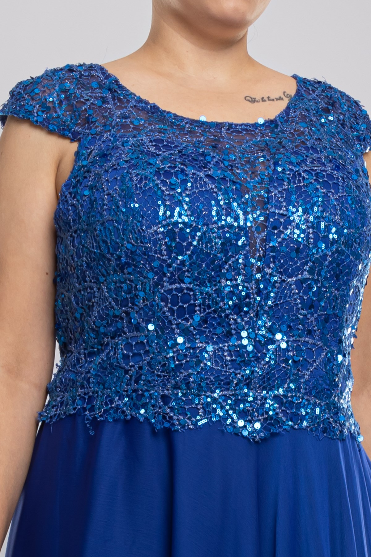 19131 Büyük Beden Üzeri Pulpayet Nakış İşleme İpek Saten Uzun Elbise