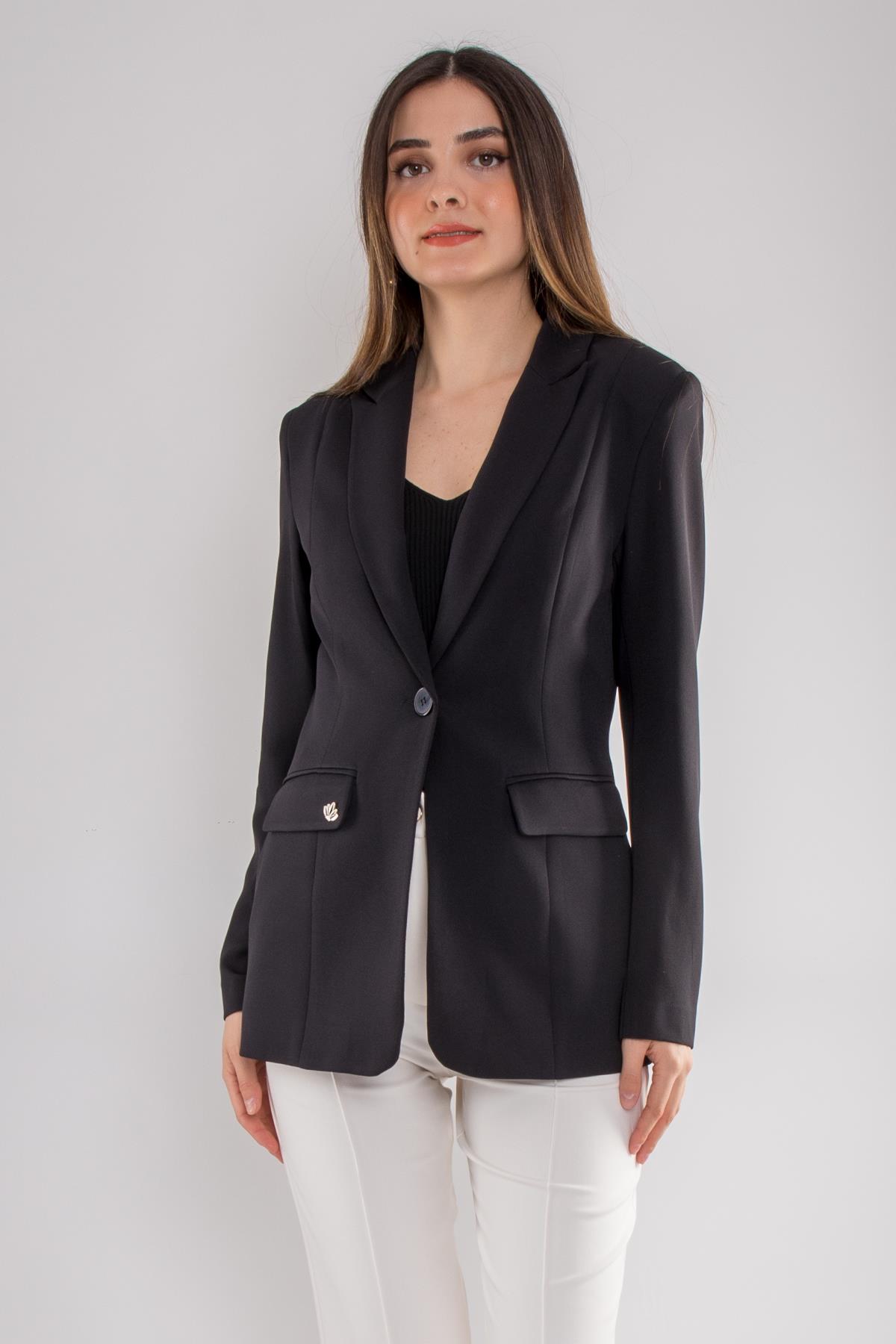 1942 Tek Düğme Cep Broşlu Kapaklı Kadın Ceket