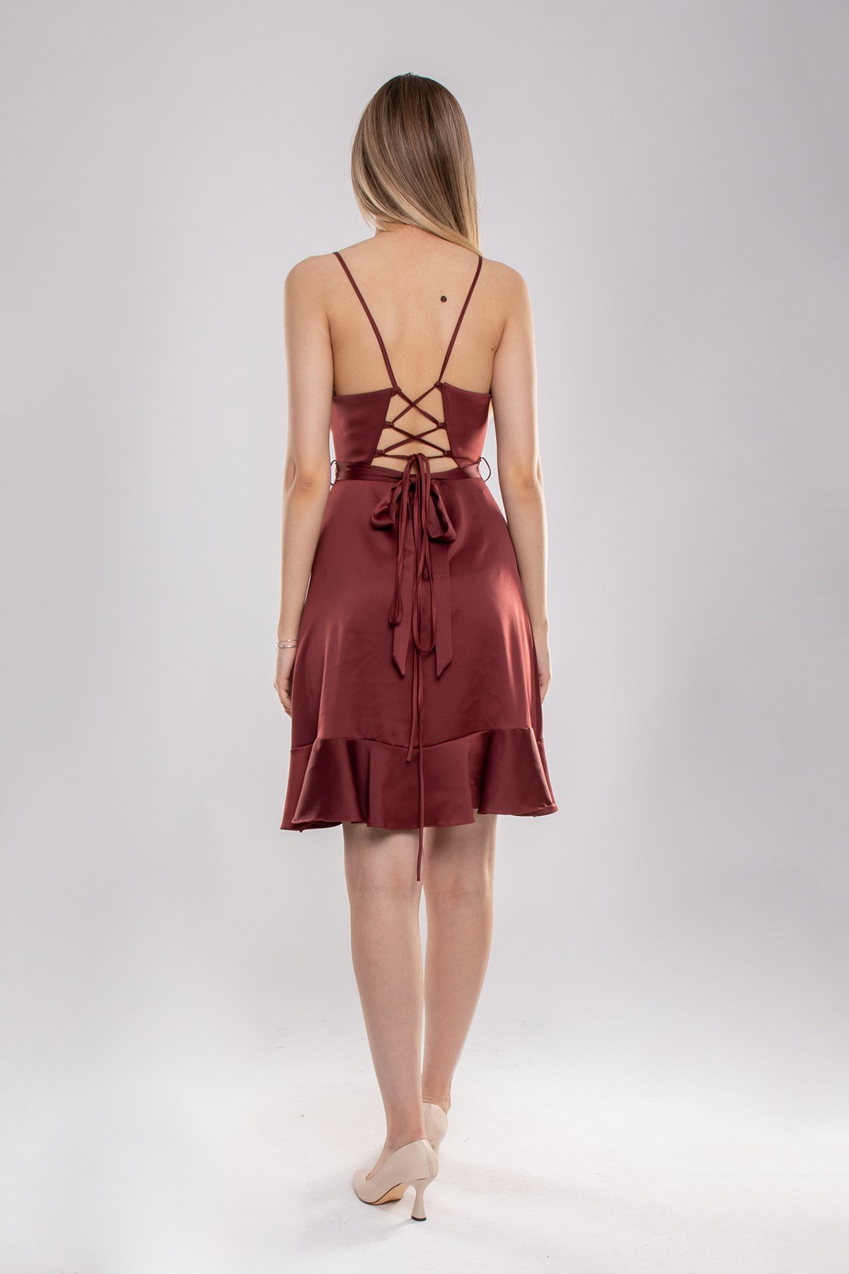 2020 KB Eteği Fırfırlı Sırt Bağlamalı Kısa Elbise